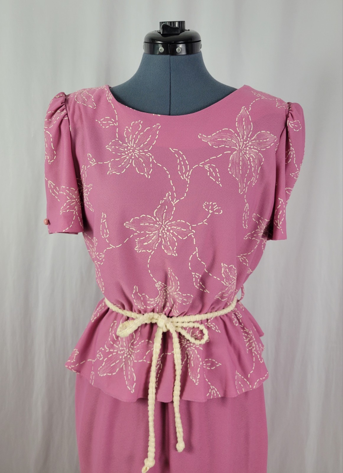 Vtg Earth Angel Mauvish-Pink Blouson Dress w Peplum & Cream Floral Print Size S?