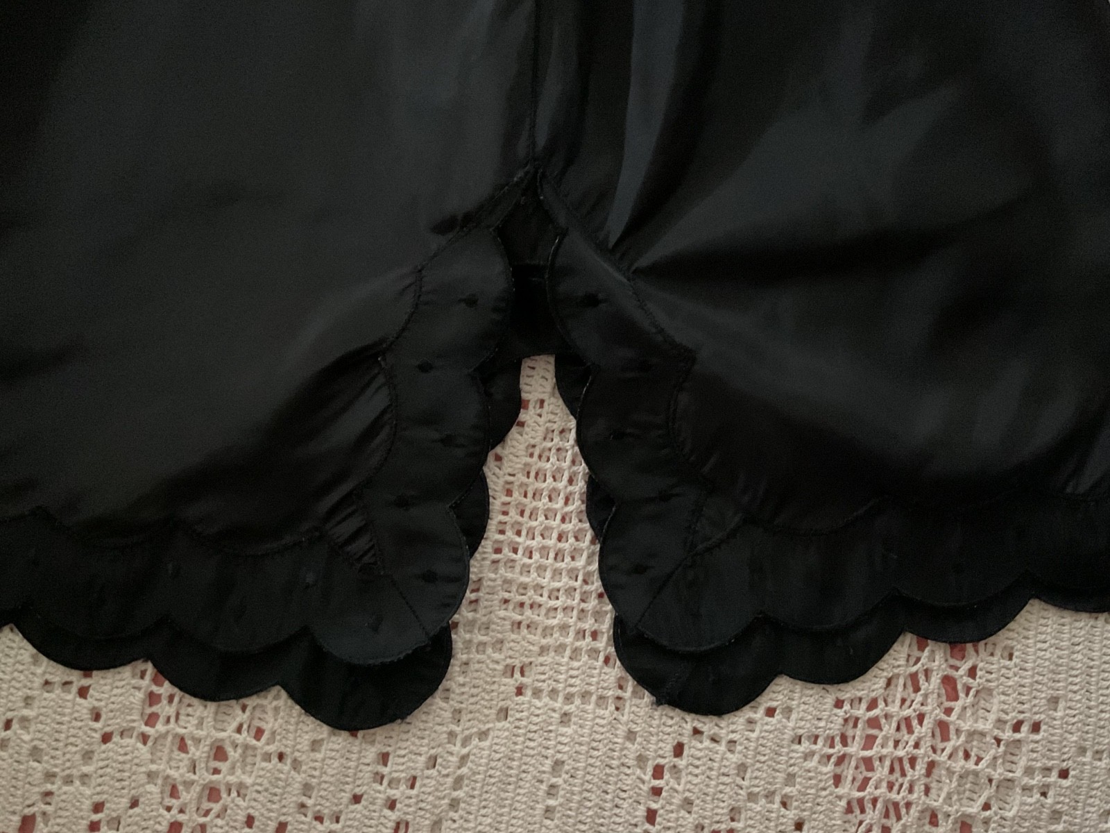 VTG BARBIZON TAFFETA BLEND 'TAFREDDA’ 'CANDIE’ SZ 9 BLACK FULL SLIP MINT UNWORN