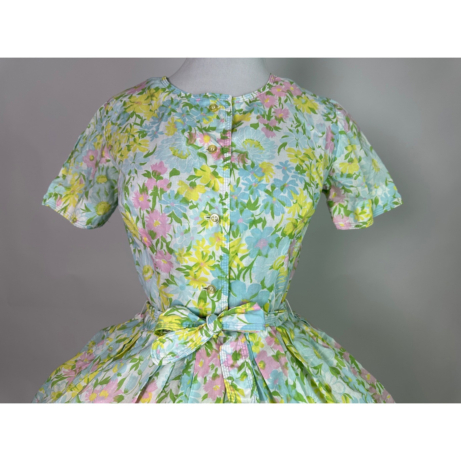 Vintage 1950s Peck & Peck Novelty Floral Print Cotton Dress Pastel Mid-Century
