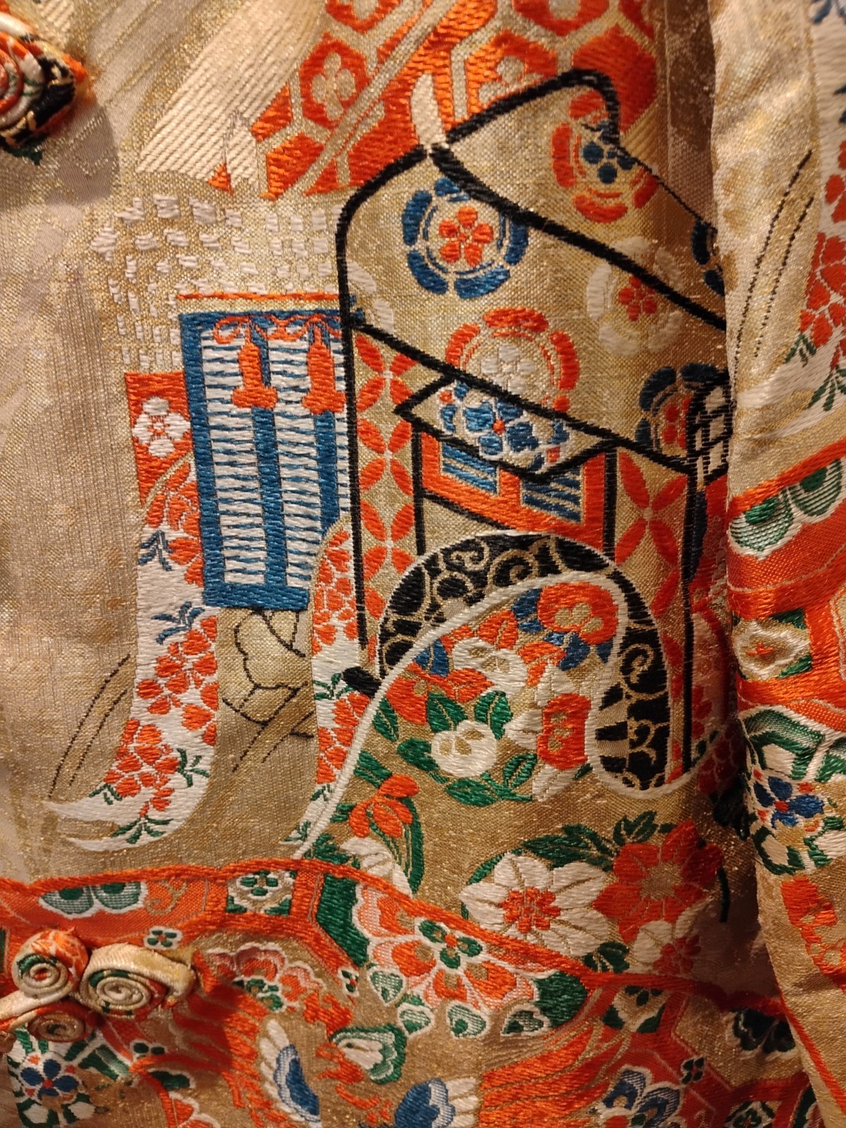VINTAGE ORIENTAL GOLD BROCADE ROBE