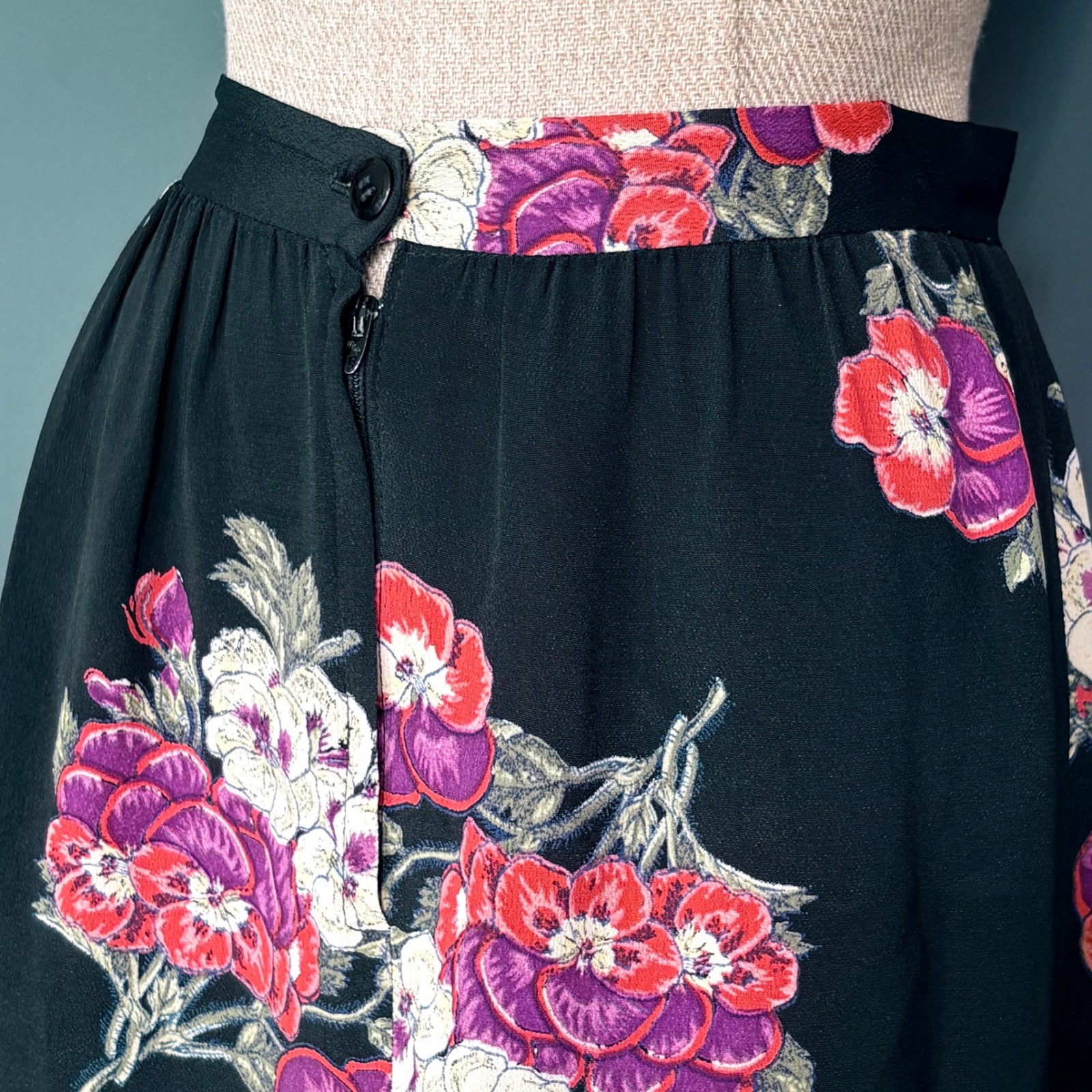 Vintage Asian Skirt Suit | Sz 4 | 100% Silk Floral Cheongsam Hostess – 1970s 80s