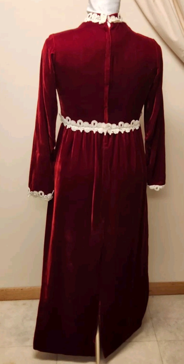 Vntg 1960s Burgundy/Red Maxi Dress*Empire Waist w/Lace Trim*True Velvet*Gd Cond