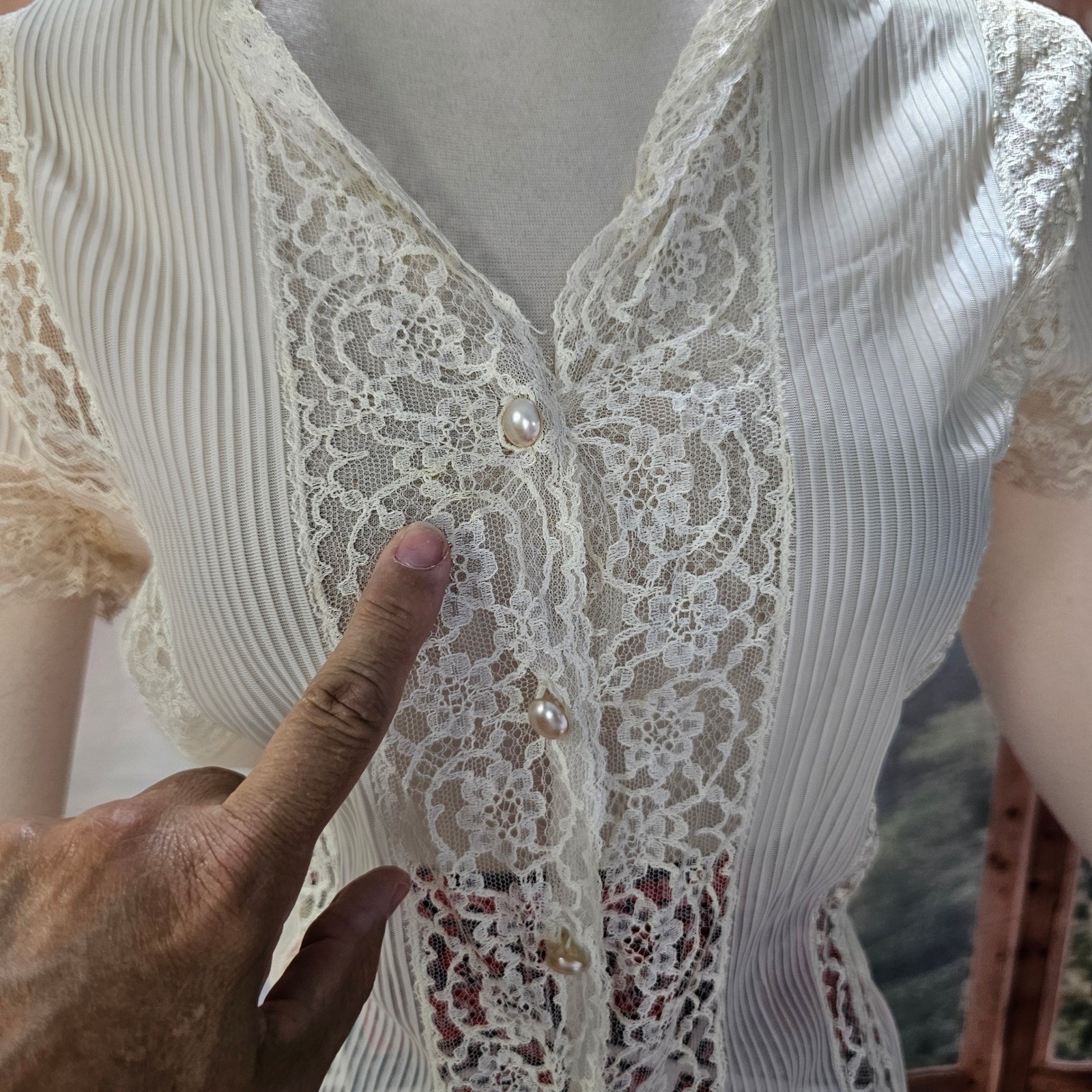 Vintage 1960’s Jami Originals Ivory Lace Blouse Pearl Button Short Sleeve Top