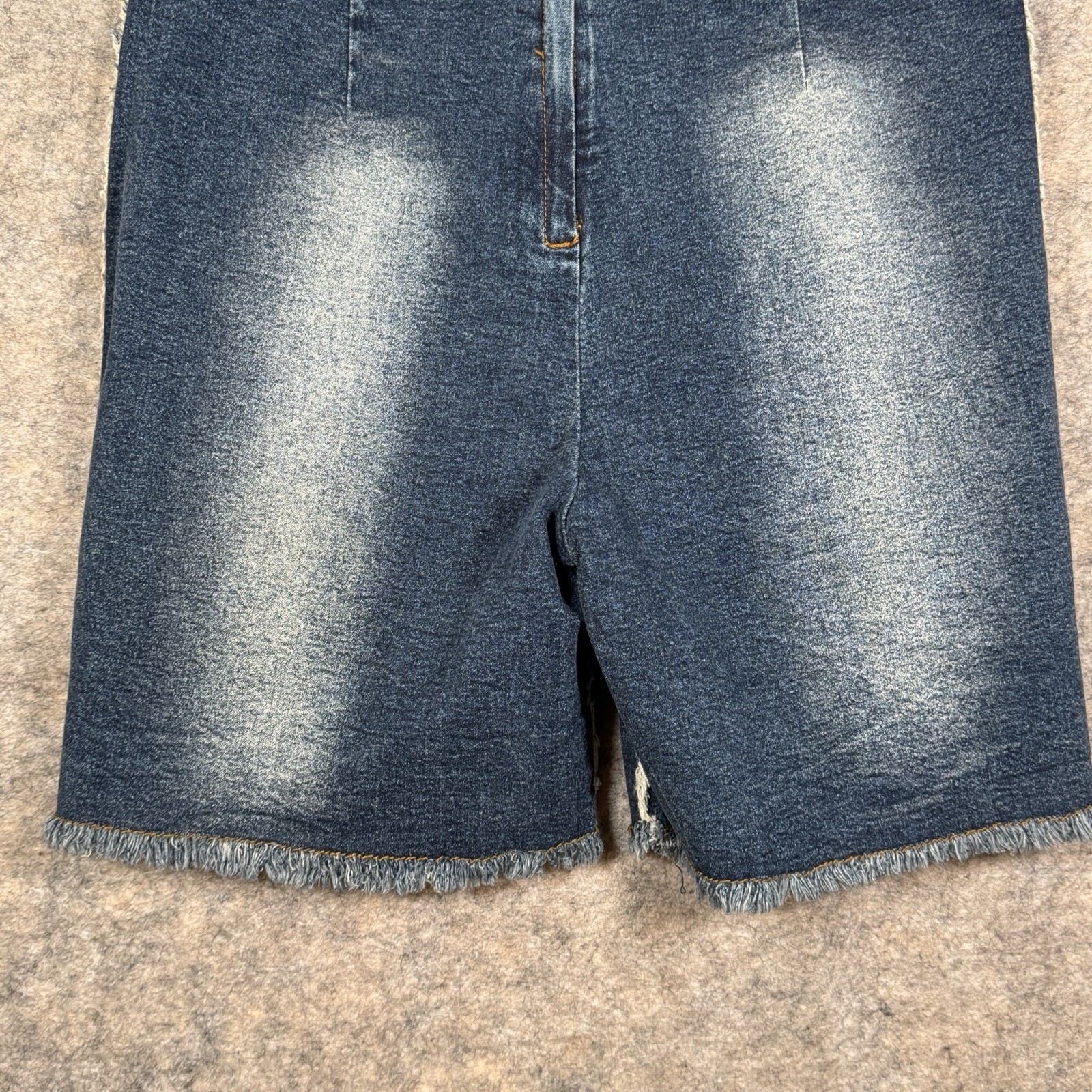 Vintage Y2K NWT Womens Crest Jean Shorts Size 15/16 30×19 Fringe Studs Jorts
