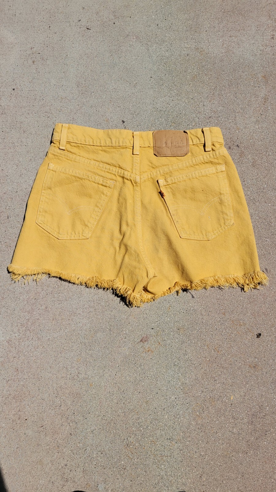 Vintage 90s Levi’s Yellow Cutoff Shorts 550 31 W Orange Tab Relaxed