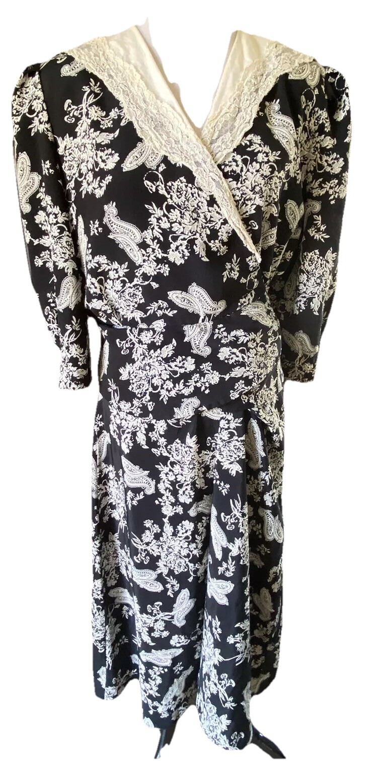 Vtg Carriage Court Dress Womens 10 Black White Floral Grannycore Cottage core