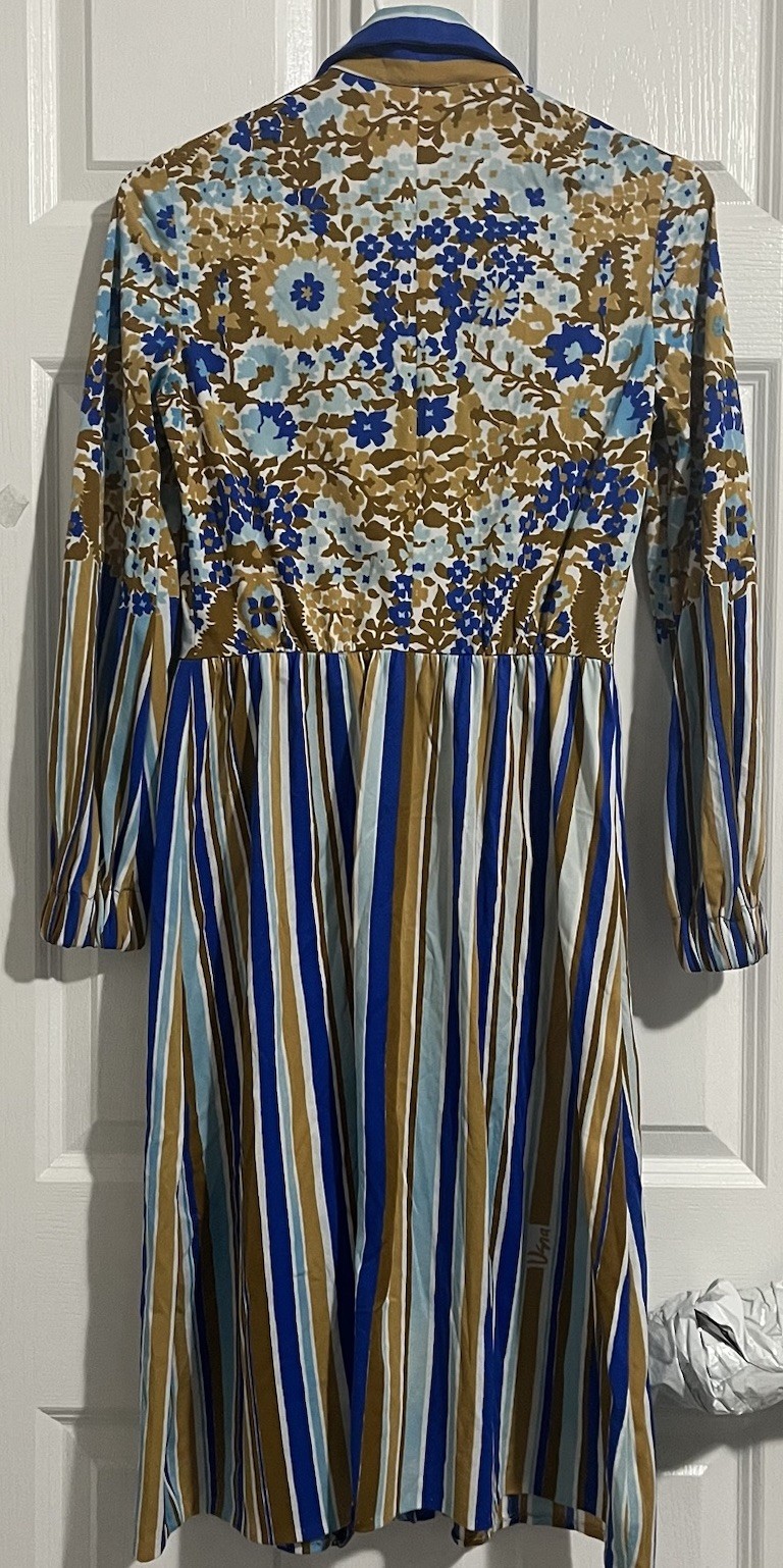 Vintage 1970s? VERA NEUMANN Dress Size Small/Med? Blue White Midi Polyester