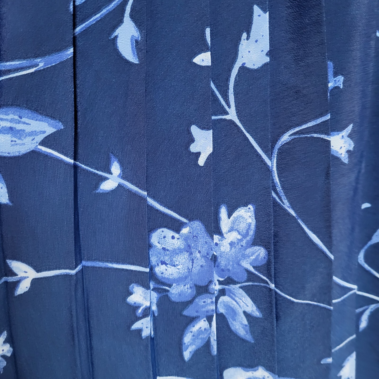Nancy II Ladies Beautiful Blue Floral Pleated Skirt Dress with Belt – Size 20P