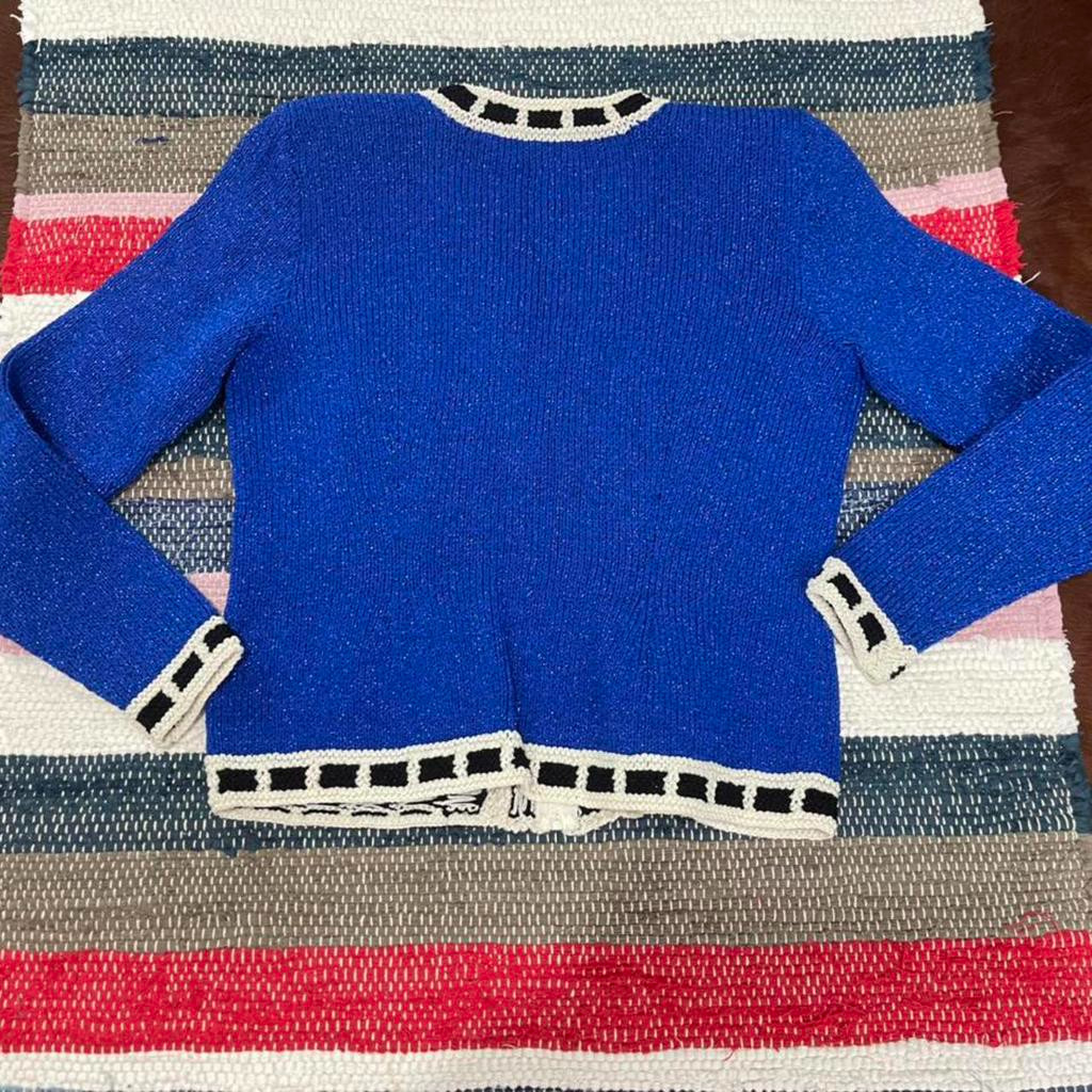Sparkly Zip up jacket by Dunollie Looms fits size Small Stretch