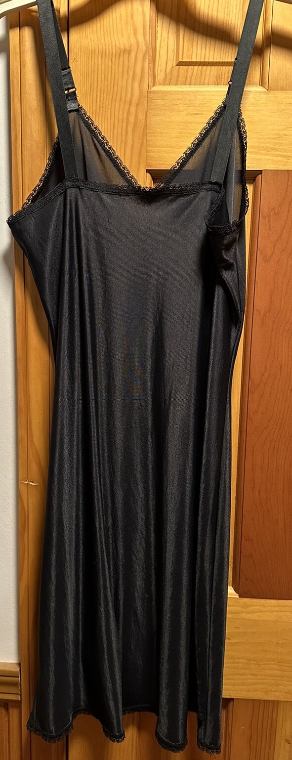 Dutch Maid Full Slip Black Size 32 nylon Vintage Chemise, Made In USA
