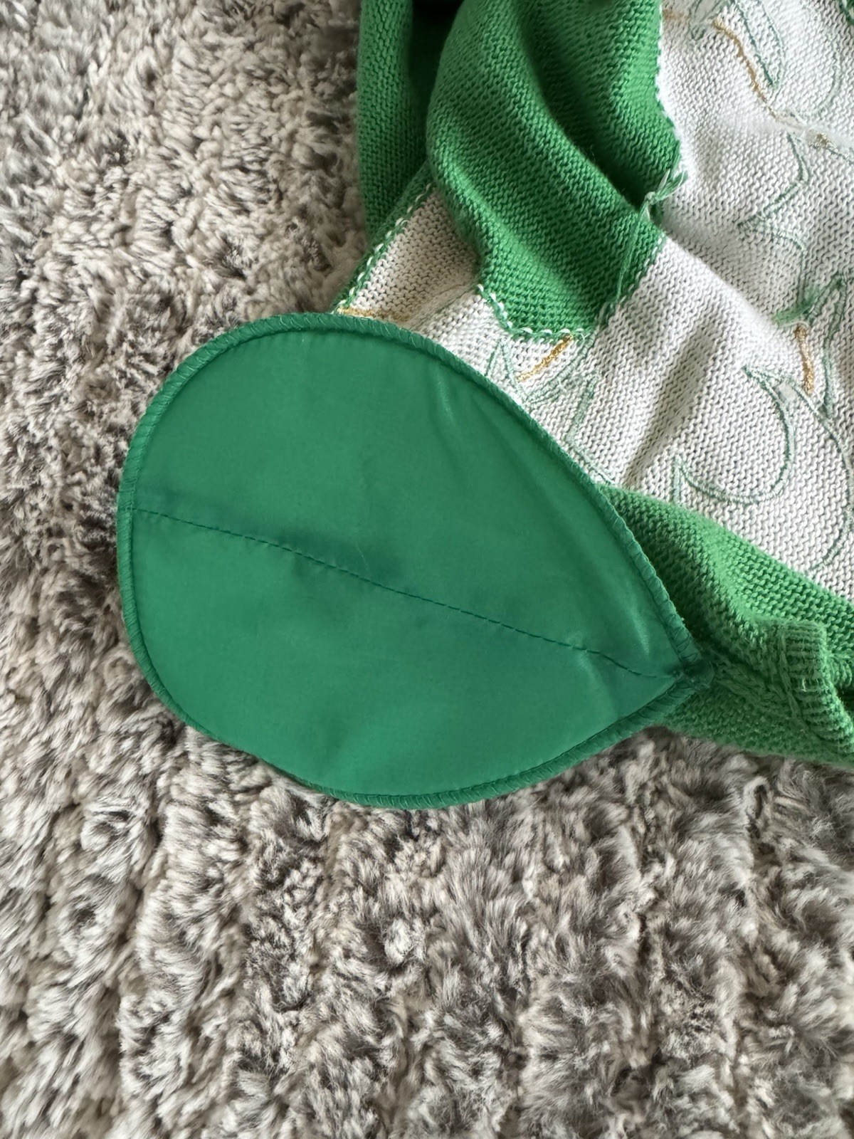 VTG EMINENT SWEATE GREEN L CREW NECK SCHOULDER PADS DANGLE GOLD STARS, MOONS