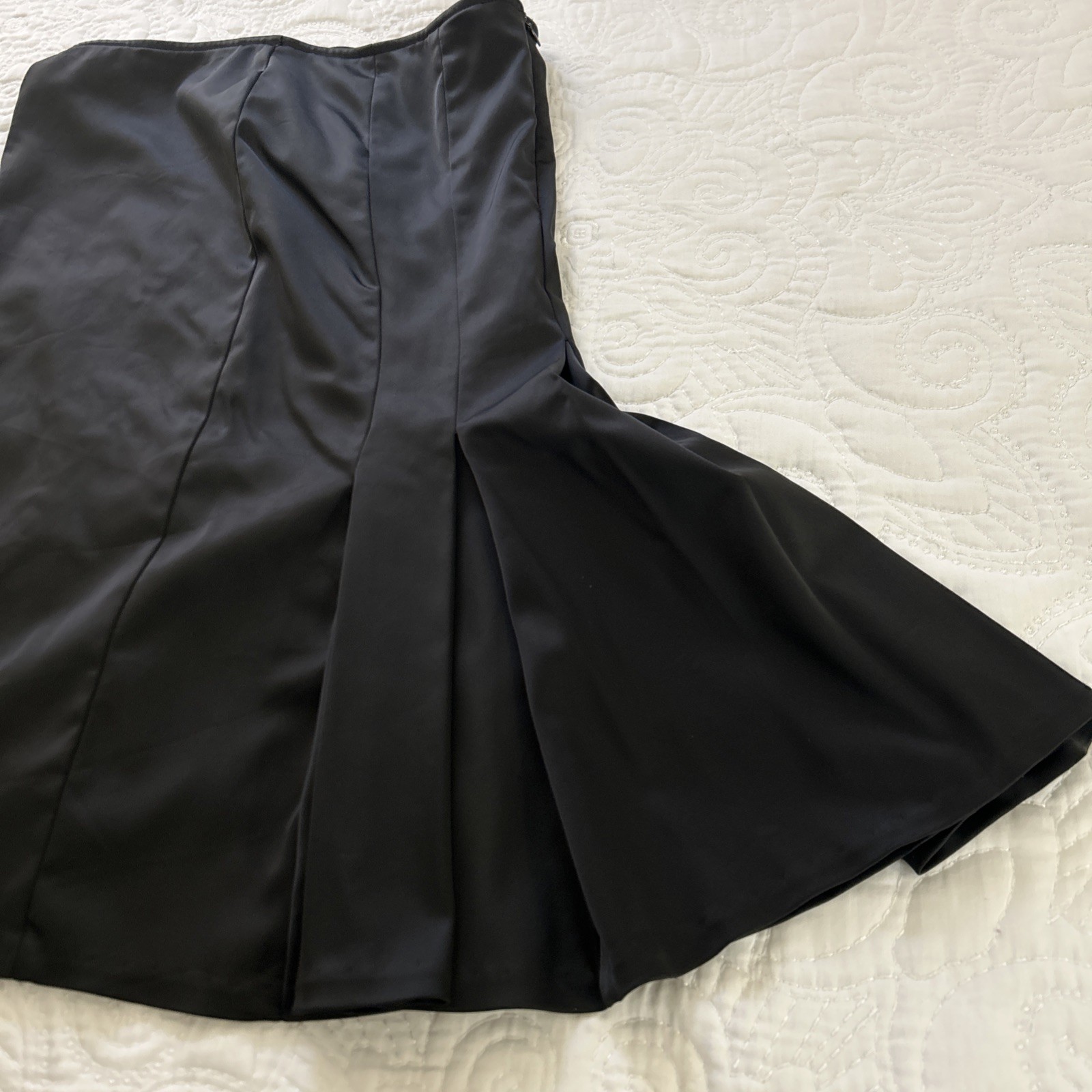 Vintage Narcisa Lang Skirt Women’s Size 12 Black Pencil Front Pleated Rear USA