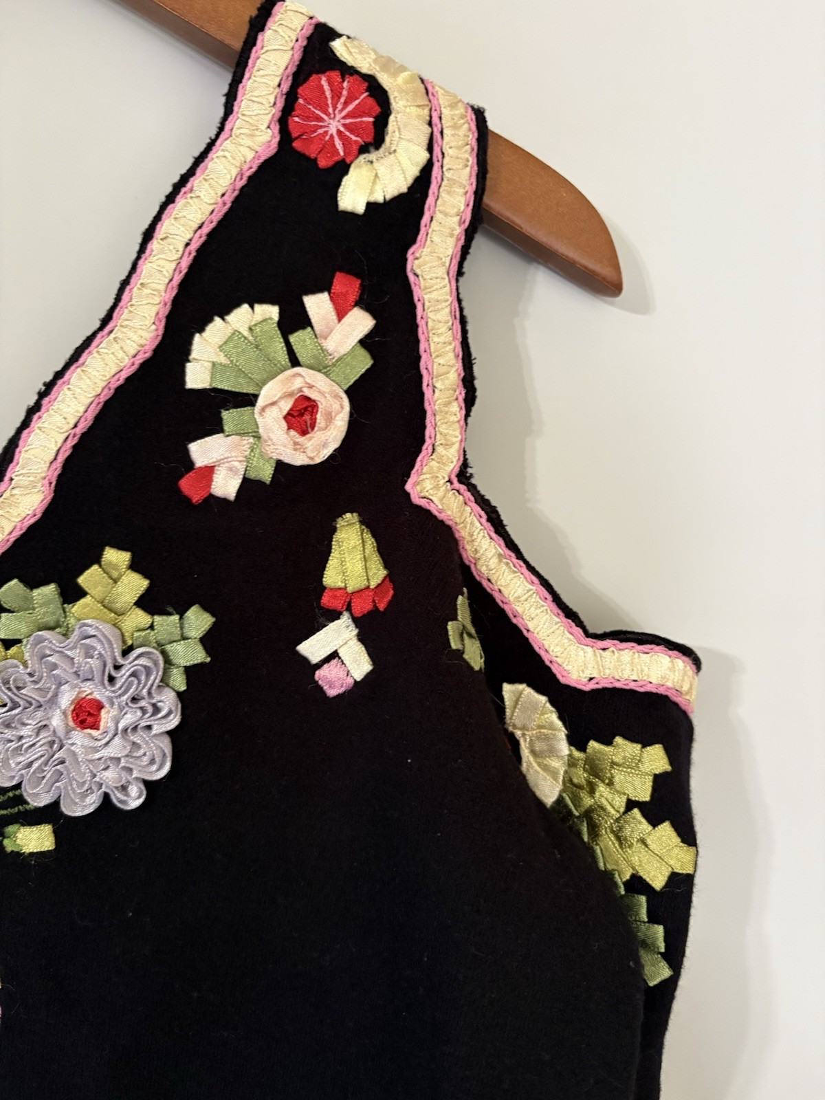Dolce Cabo Y2K Sweater Black Embroidered Floral Cold Shoulder Women’s Large