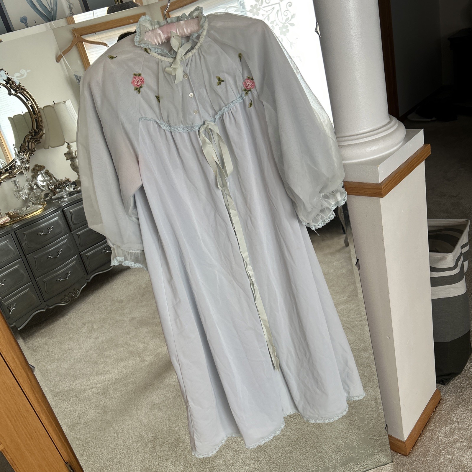 Vintage Laros Size Large Women’s Nightgown Slip Romantic Robe Blue Nylon Lace