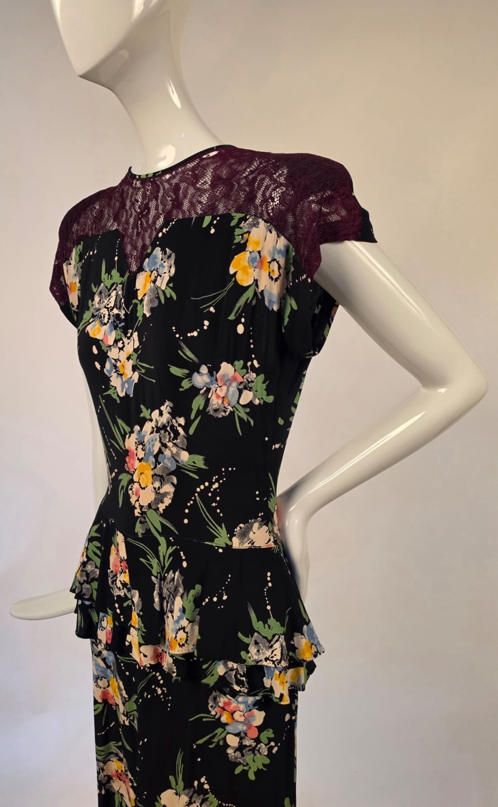 1940’S FLORAL BOUQUET PRINT RAYON DRESS W CRANBERRY LACE TOP + PEPLUM WAISTLINE