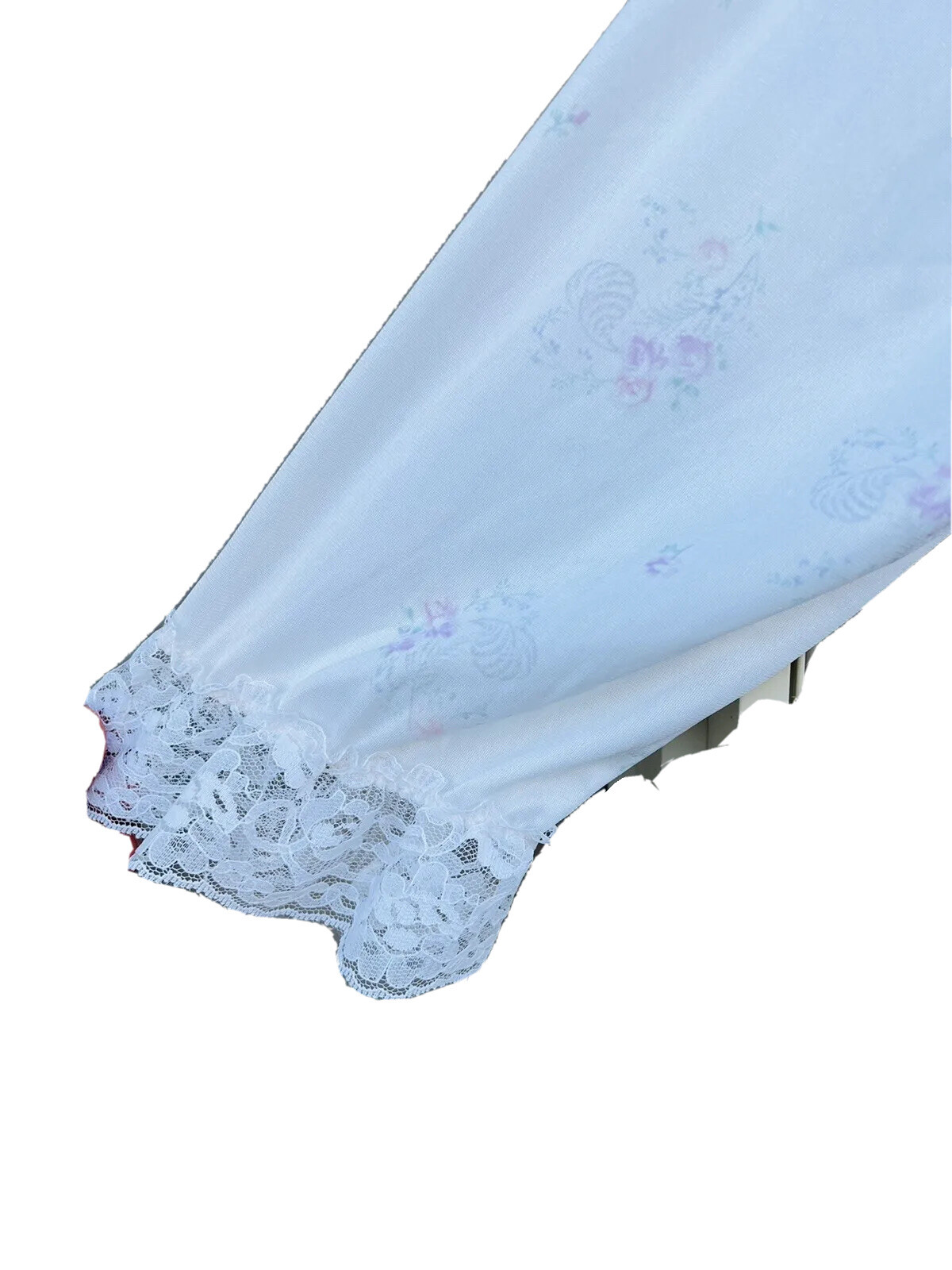 SOFT MOMENTS New York medium robe vintage LONG WHITE NYLON TIES AT NECK LACE