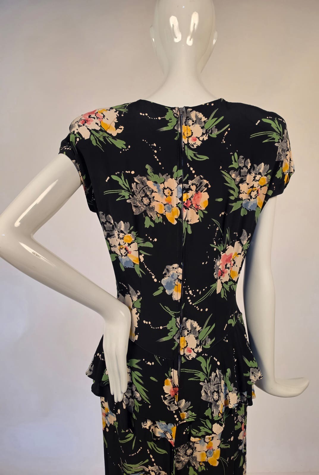 1940’S FLORAL BOUQUET PRINT RAYON DRESS W CRANBERRY LACE TOP + PEPLUM WAISTLINE