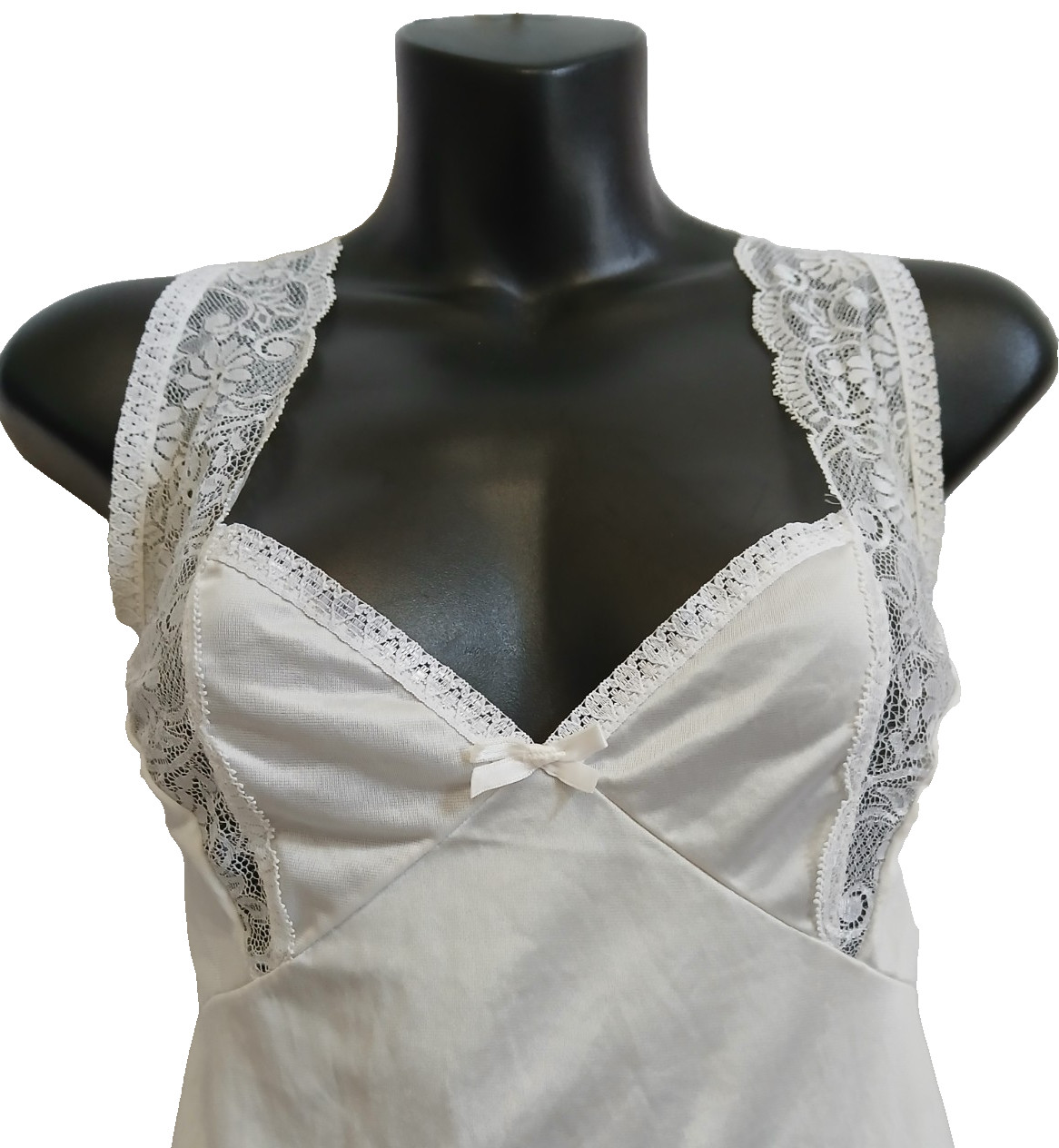 VINTAGE BALI White Nylon Full Slip Size 32 Lace Trimmed Hem & Adjustable Straps