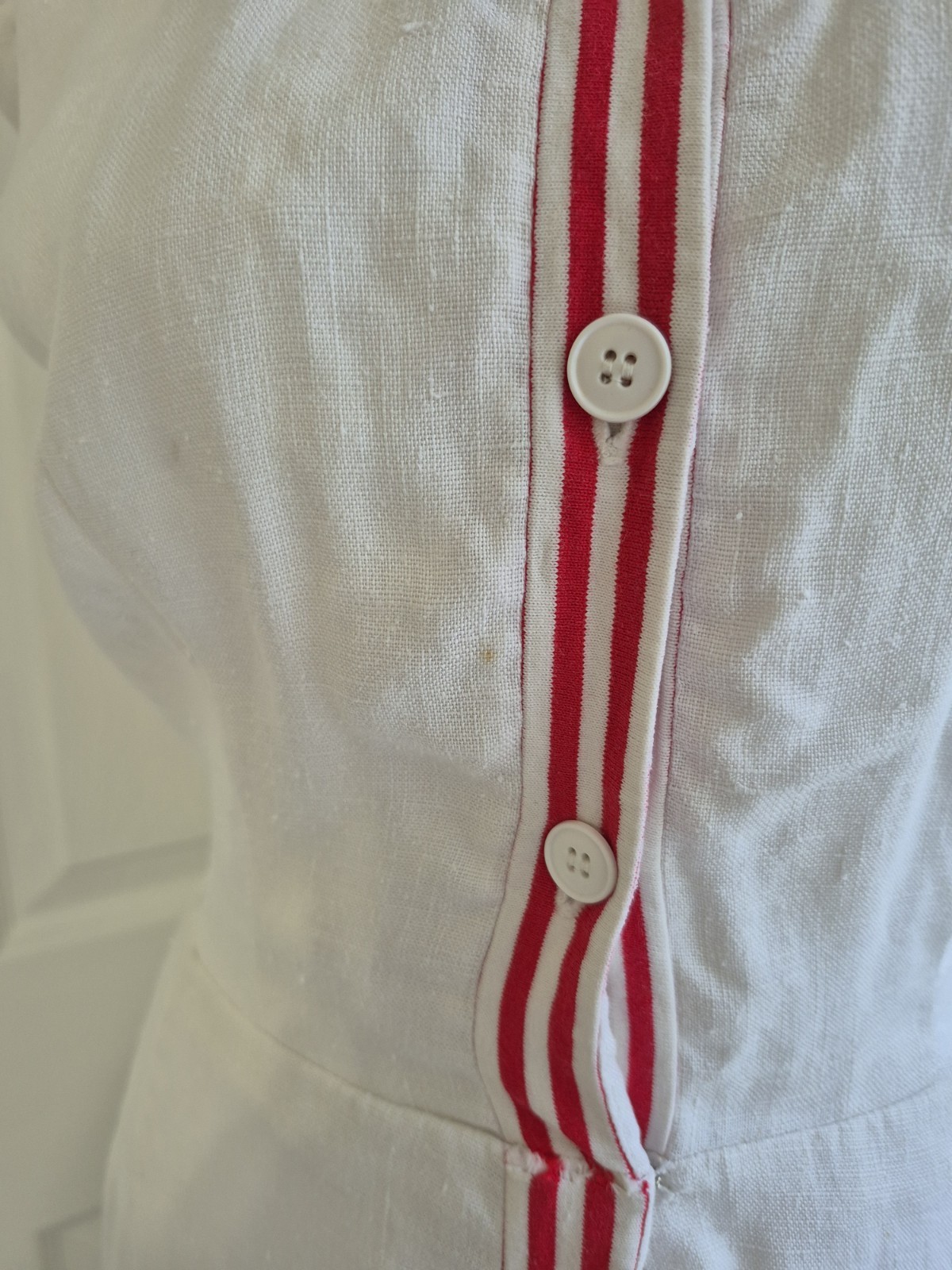 Vintage 40s / 50s White Linen Day Dress – Red Piping Trim & Button-Front – XS/S