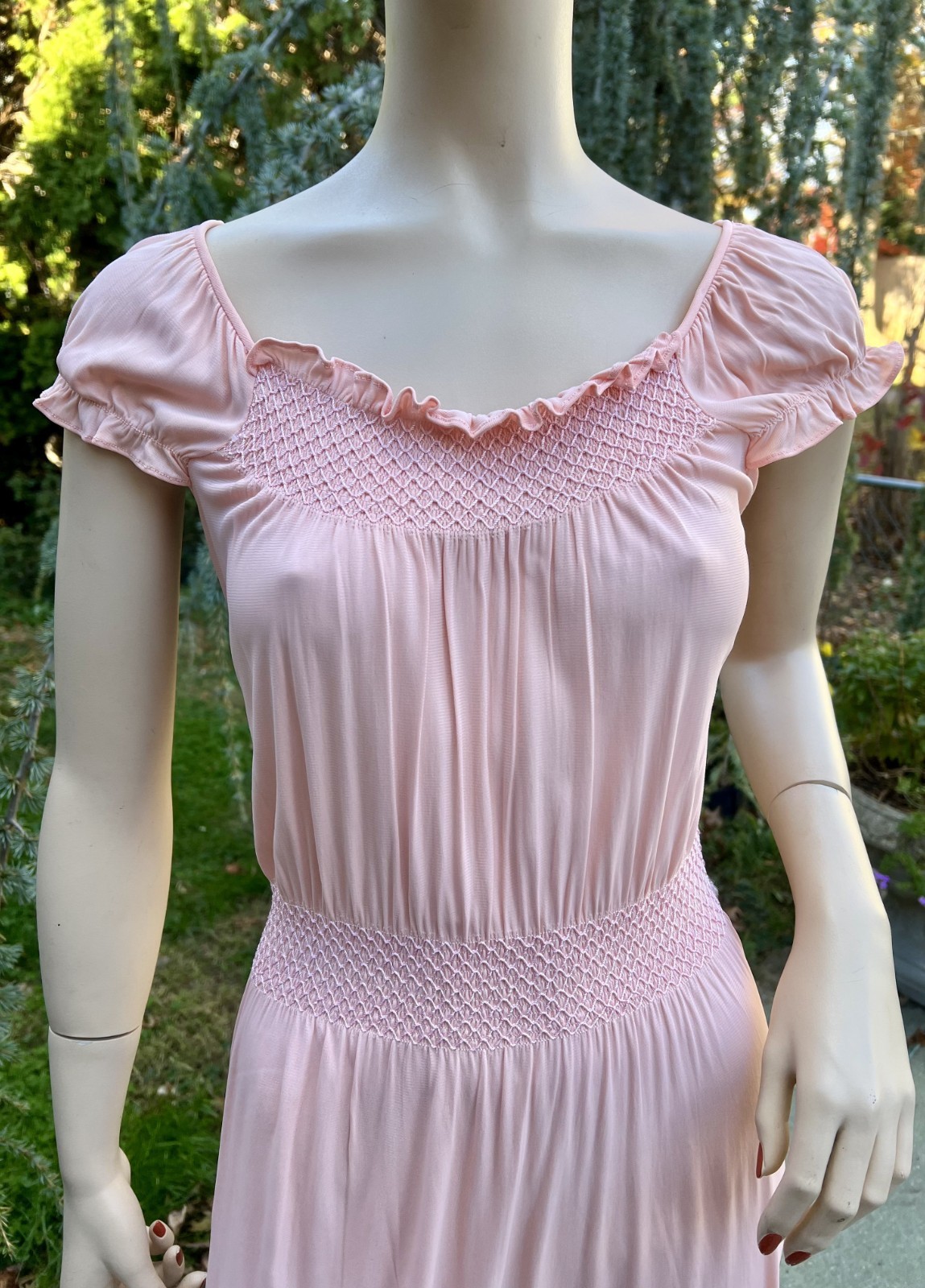 VINTAGE 1940’s SEARS CHARMODE PEACH RAYON JERSEY SMOCKED NIGHTGOWN
