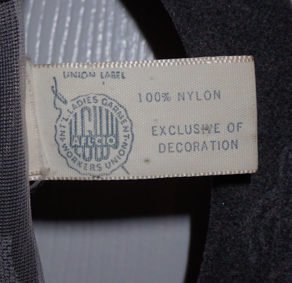 Vintage EYEFUL by „FLAUMS” Medium M PEIGNOIR Robe Cover Black & Pink Ribbon