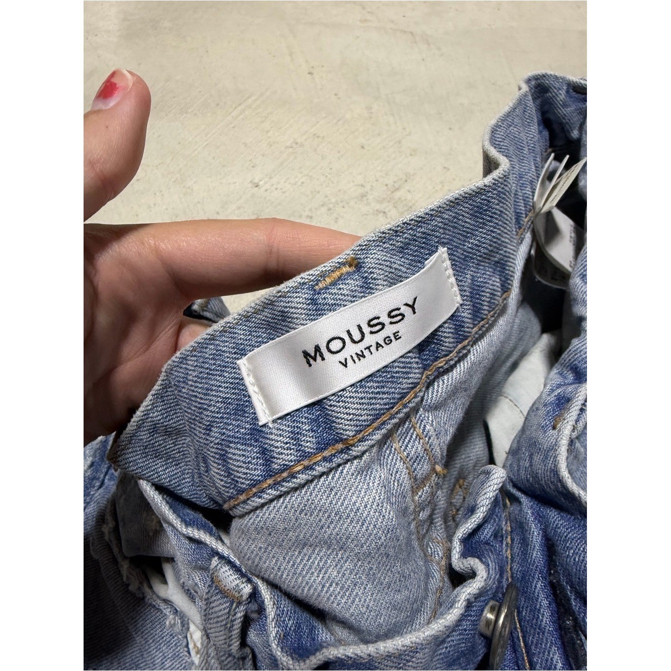 Moussy vintage cowhide leather Light Wash Distressed Denim Cutoff Shorts 28