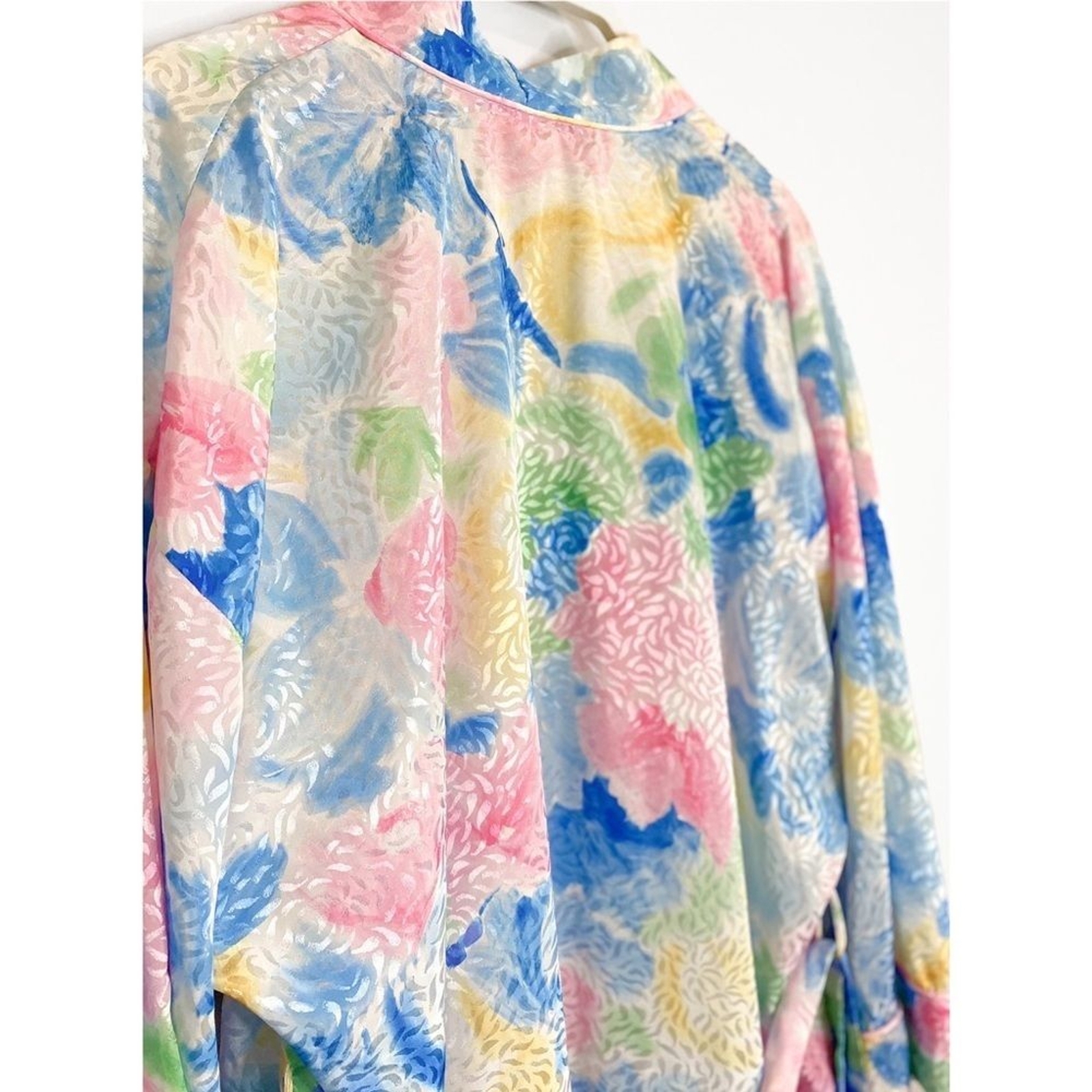 Vintage Womens Robe M Pastel Swiftie Floral Shimmer Watercolor Romantic Kimono