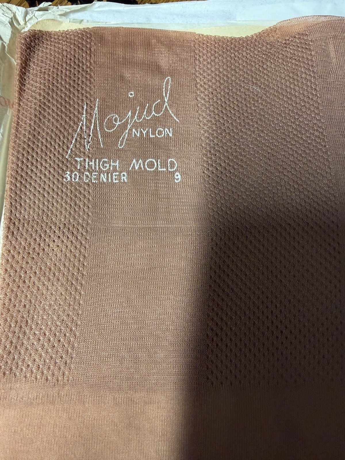 VINTAGE MOJUD MAGIC MOTION SEAMED STOCKINGS / NYLONS , CUBAN HEEL ! SIZE 9. 3