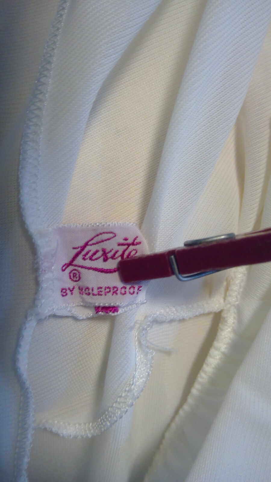 Beautiful Vintage 50’s Cream Luxite By Holeproof Slip Size 32