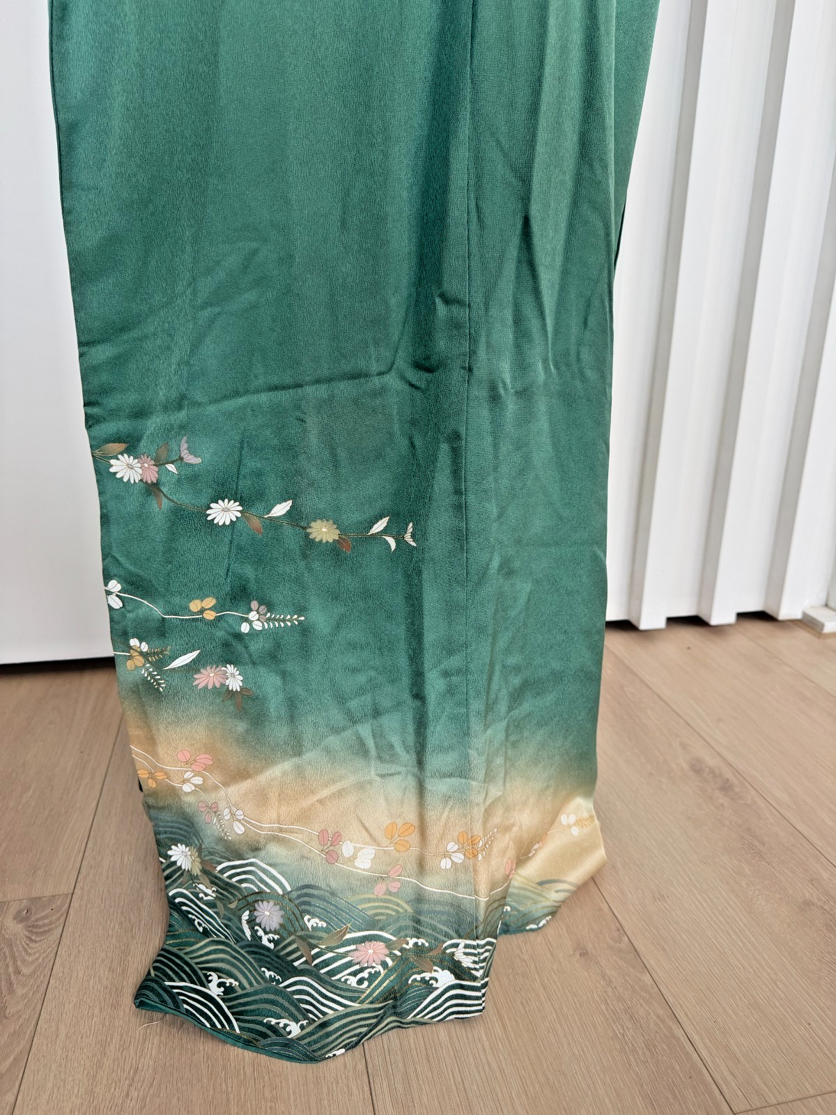 Vintage Japanese Kimono | Green Wave さが美 (Sagami) brand embroidery | 100% silk