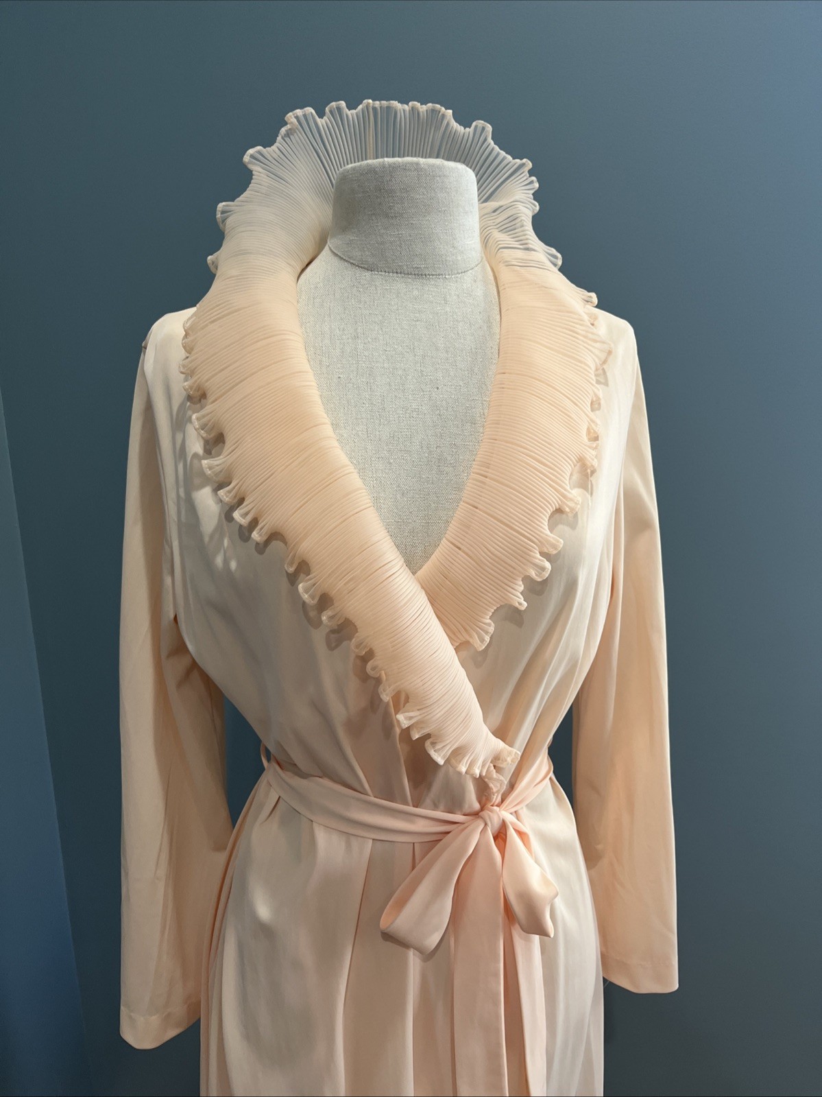 Vintage GOSSARD peach FULL LENGTH ROBE chiffon collar romantic coquette M MEDIUM