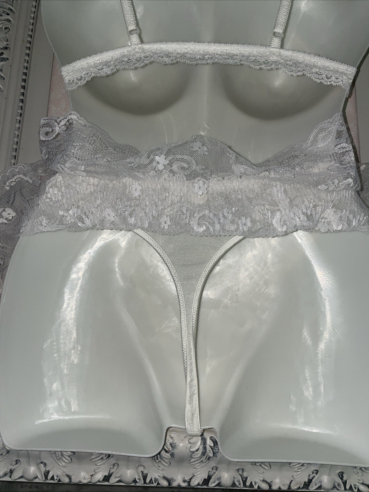 Marilyn Monroe Skirted Lace Thong Panty & Accordian Lace Front Close Bra 32/S