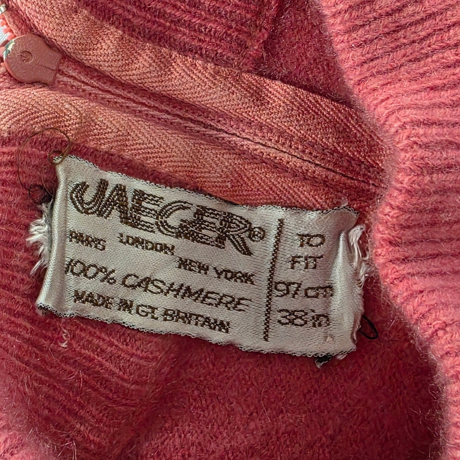 Jaeger Sweater 100% Cashmere Mock Neck Back Zip Pink Size 38/97cm 70s Luxury