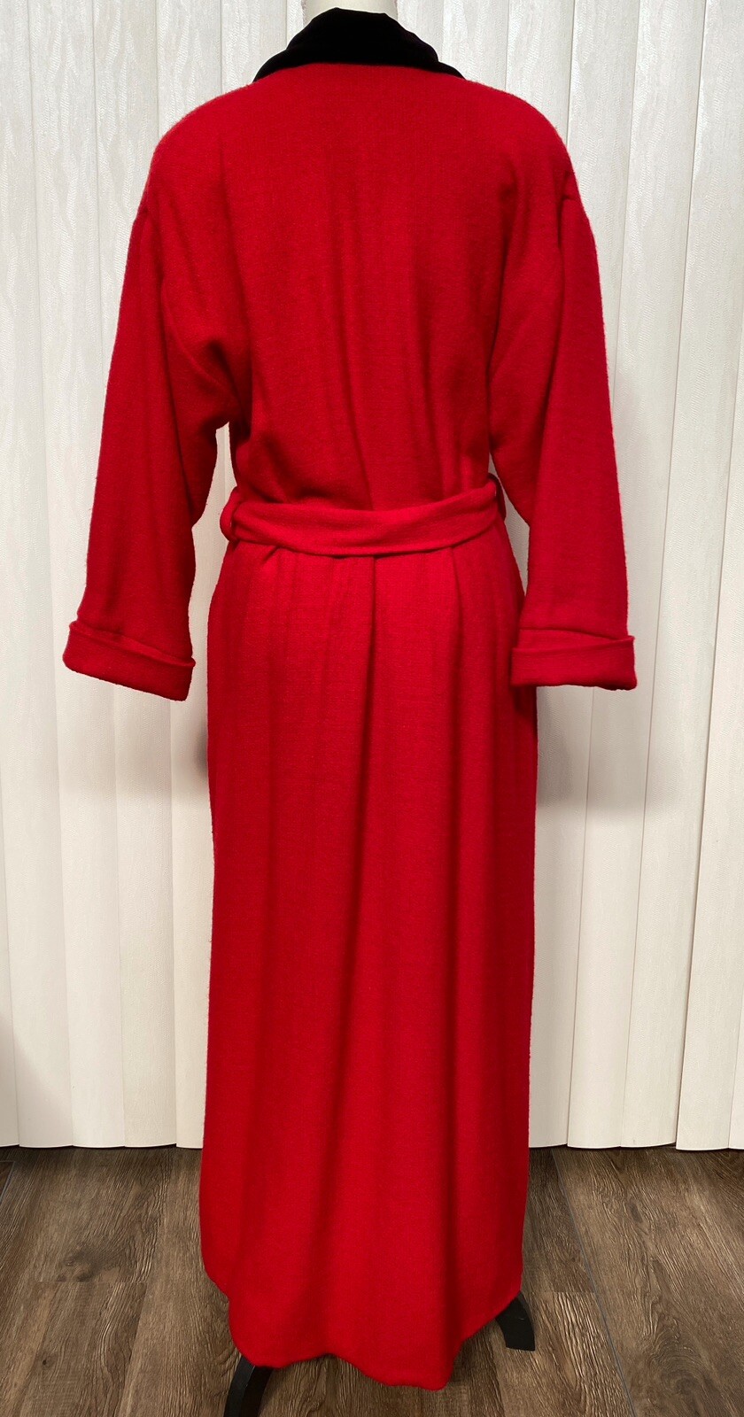Valentino Intimo 100% Wool Red Robe Velvet Collar Lined Petite SAKS Vintage