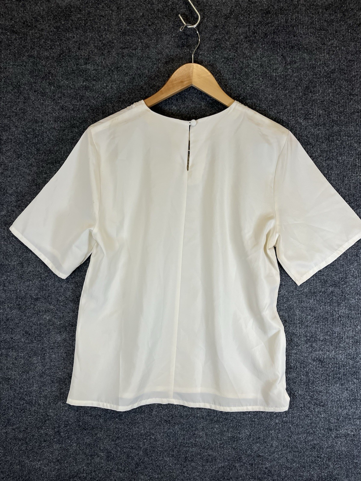 VTG 80s Ivory Cream Short Sleeve Blouse Embroidered Keyhole Back See Description