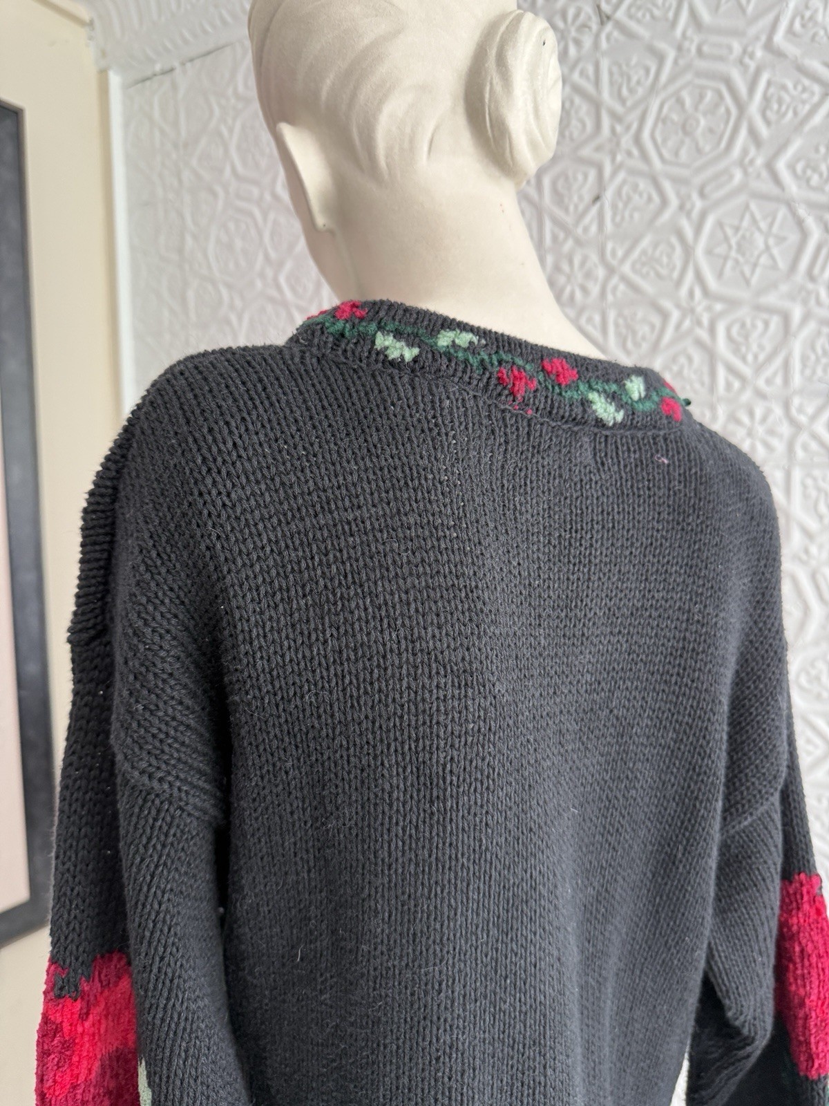 vintage 1980s/90s black floral intarsia sweater chenille cotton roses oversize M