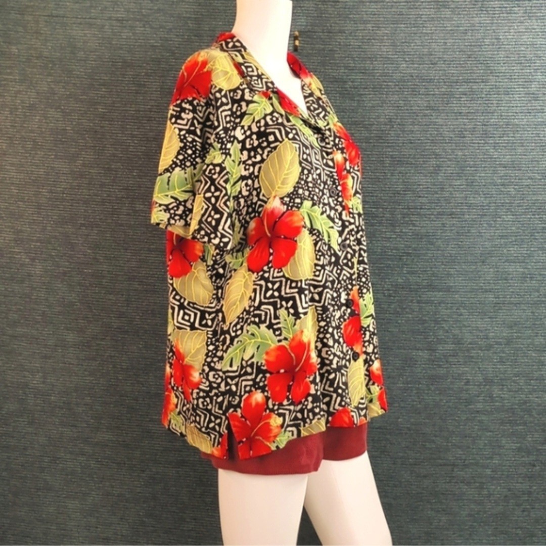 Vintage 90s White Stag Bright Hibiscus Flower/Black Background Hawaiian Blouse