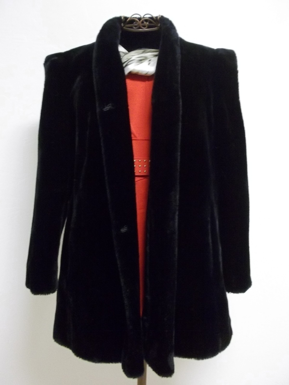Beautiful Vintage Women’s Sz 14 1/2 Black Faux Fur intrigue by Glenoit