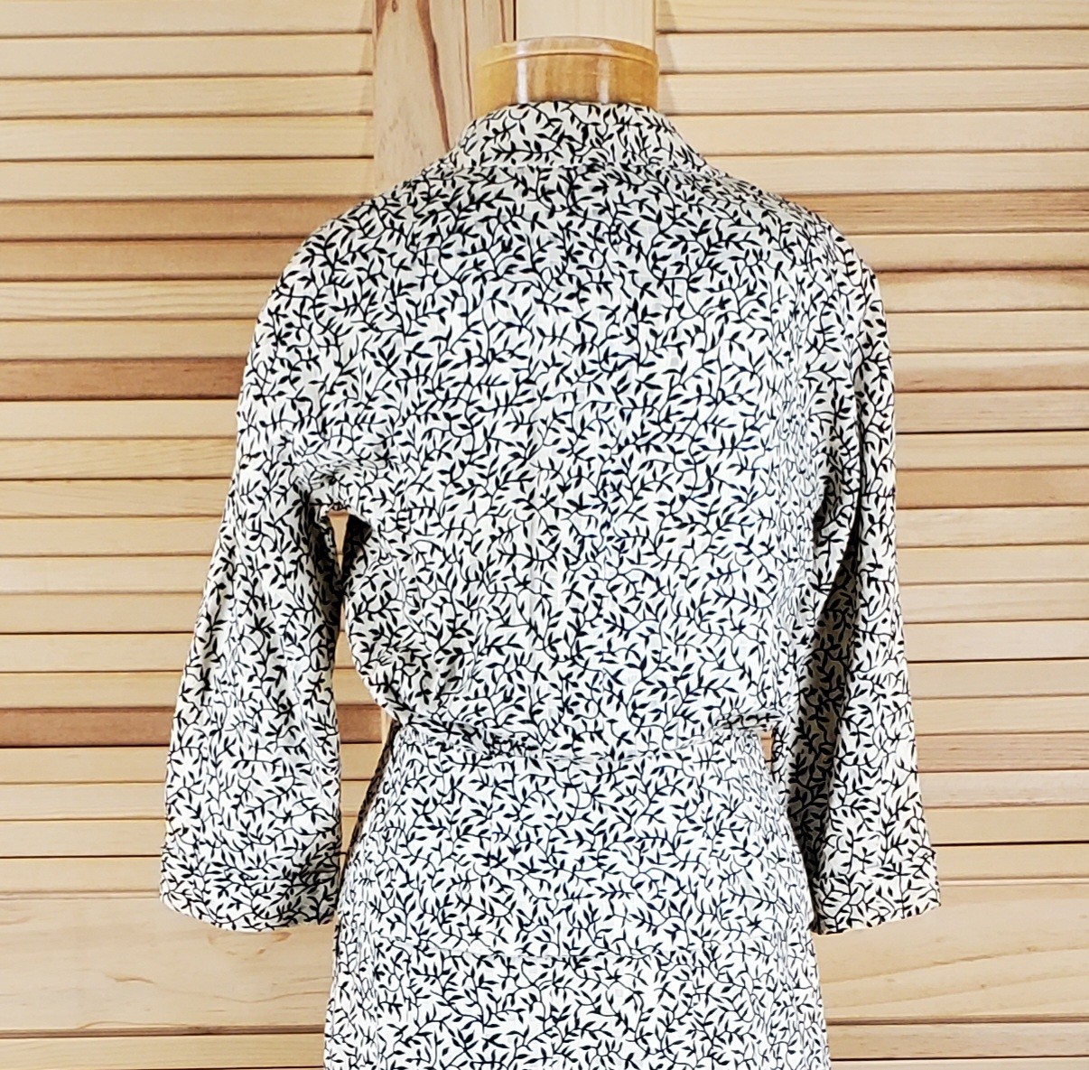 Vtg 40s straight skirt peplum top Size M chest 40 waist 27 textured vines print