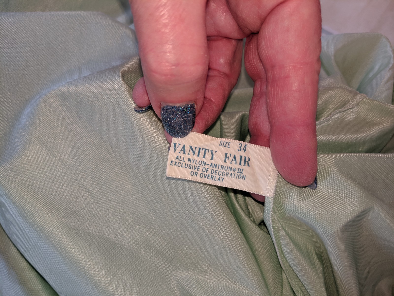 Vintage Nightie Robe Vanity Fair sz 34 57″ long Light green + lace