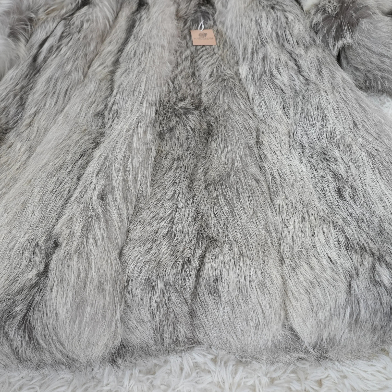Platina Fox Long Coat – SAGA ROYAL FOX Soft and fluffy Vintage Fur Japan
