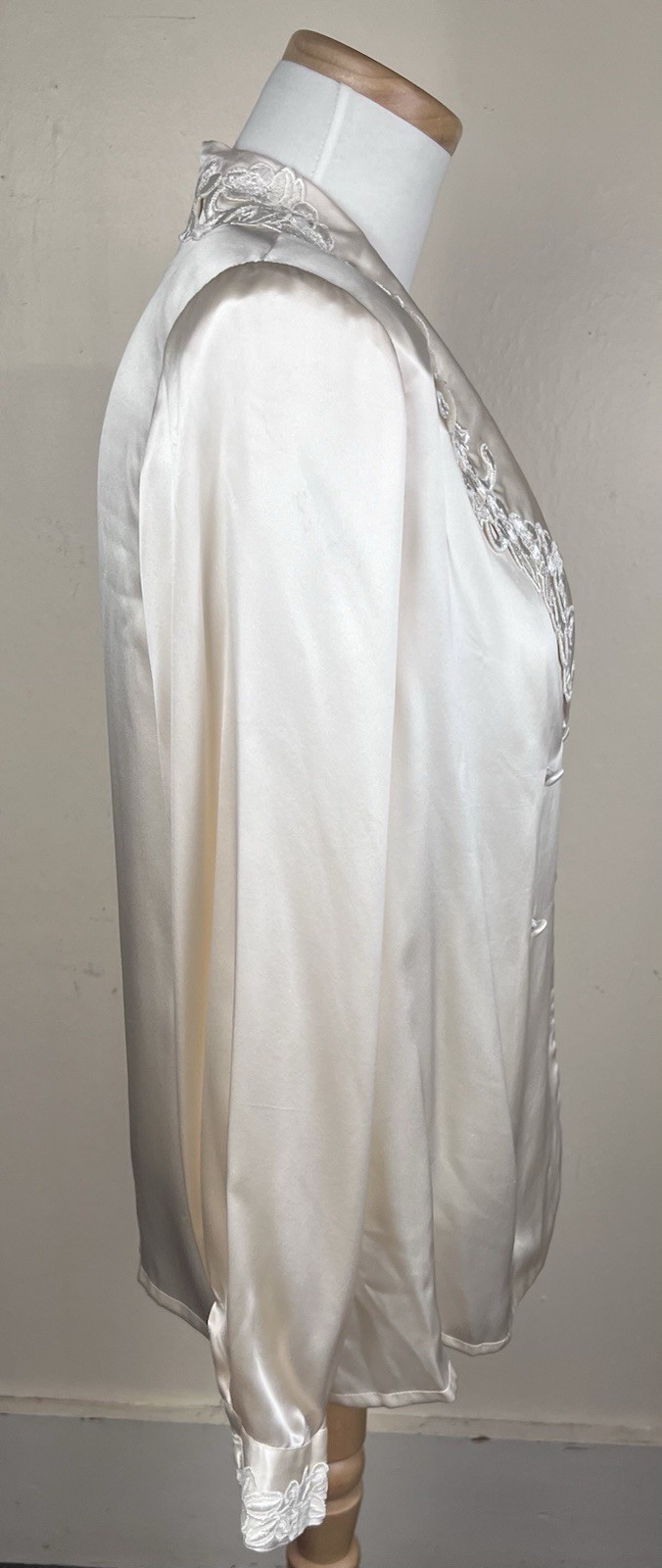 VTG 90’s Nilani Silk Blouse Embroidered Collar Buttons Petite 12 Ivory White