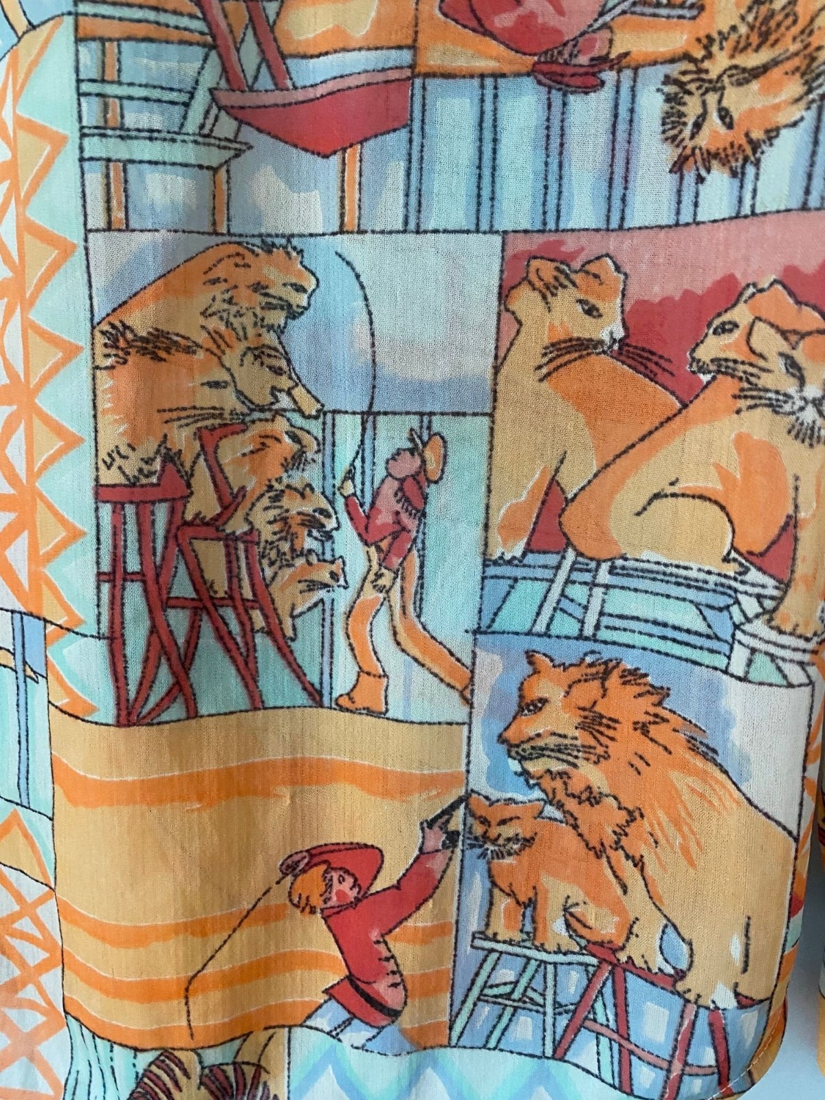 Vintage Lion Tamer Circus Theme Women’s Size S/M Novelty Print Button Down Shirt