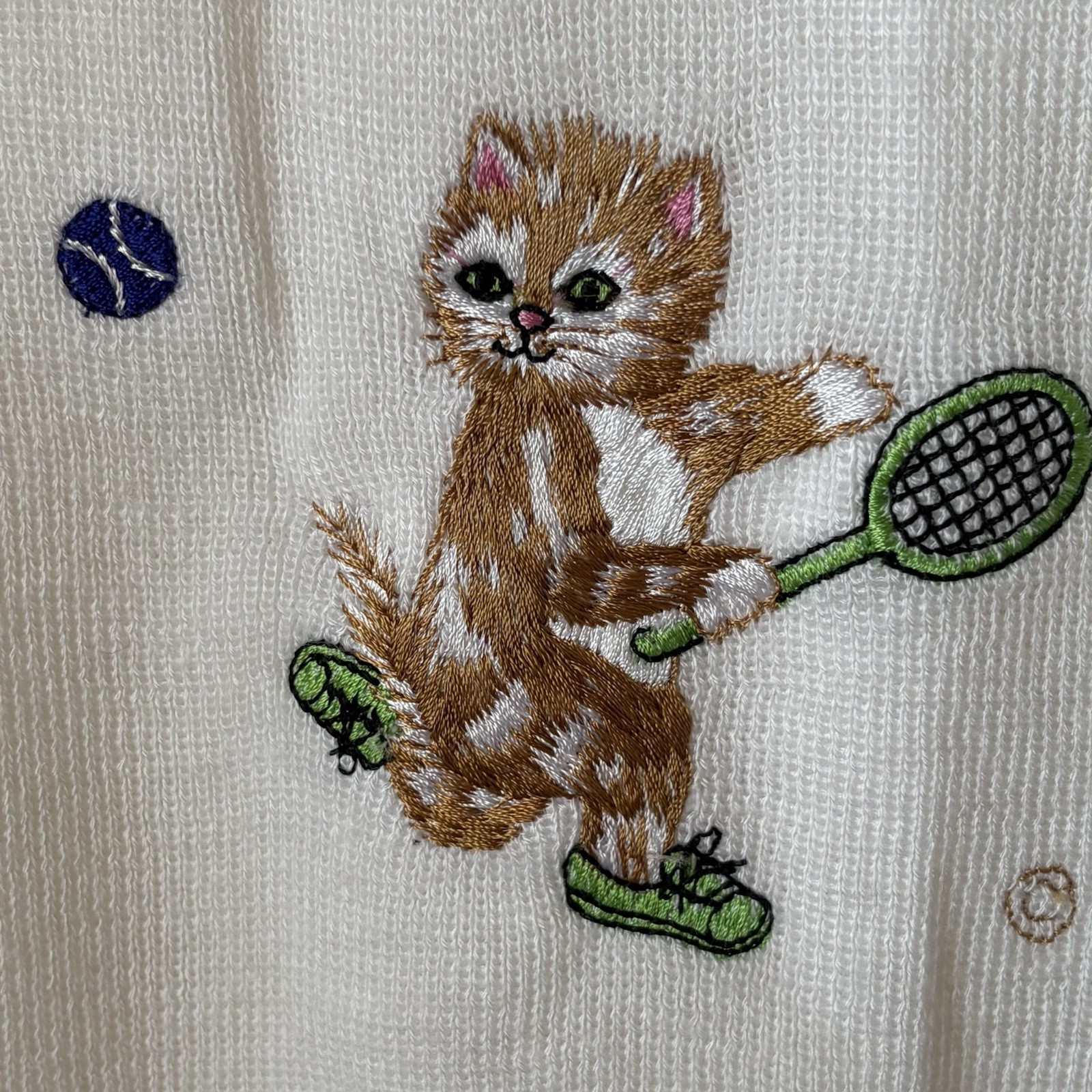 Cyn Les White Knit V-neck Sweater Embroidered Cats Kittens Tennis Size L Vintage