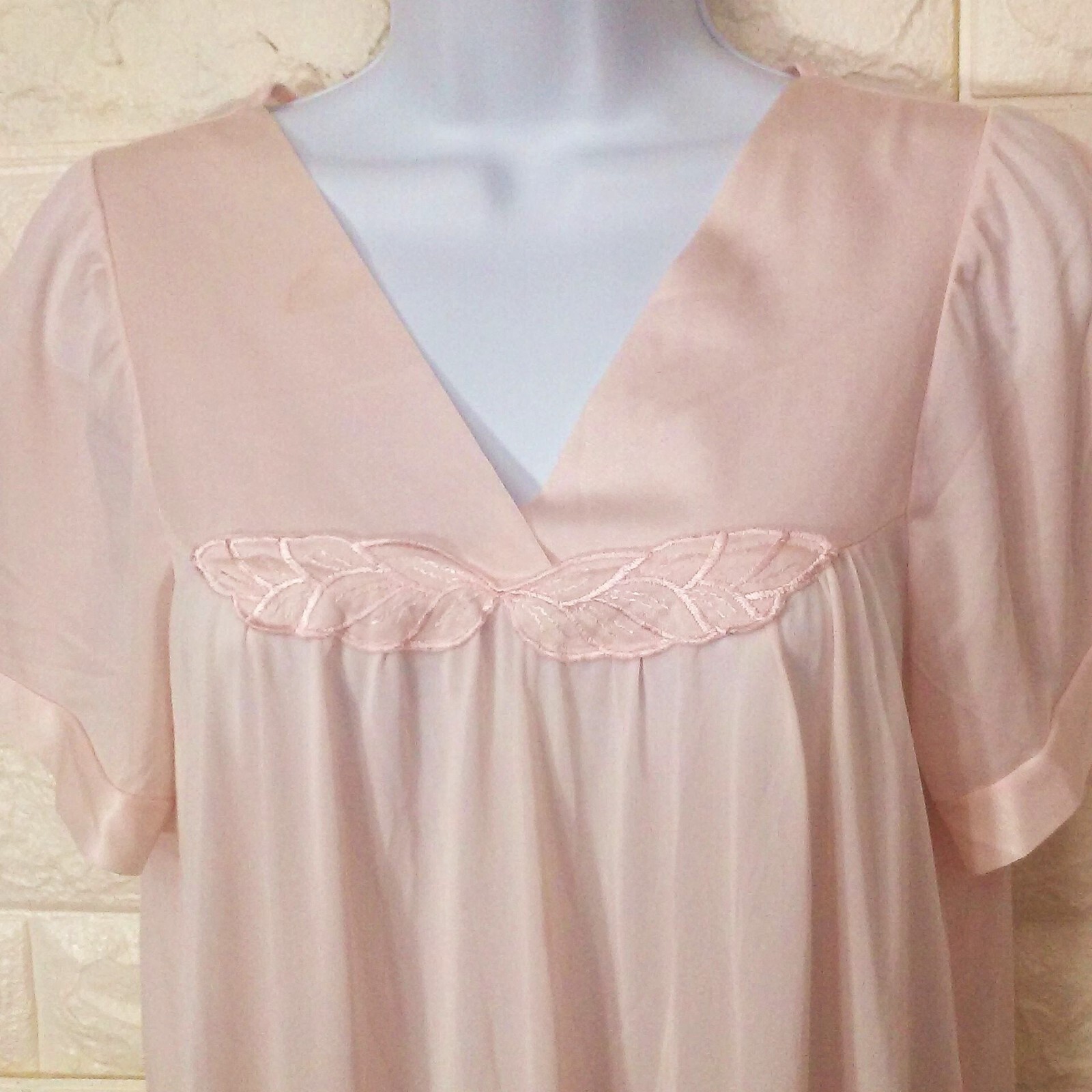 Vintage 80s Soft Moments Sleep Nightie -M Leaf Applique Bell Sleeves Vneck Pink