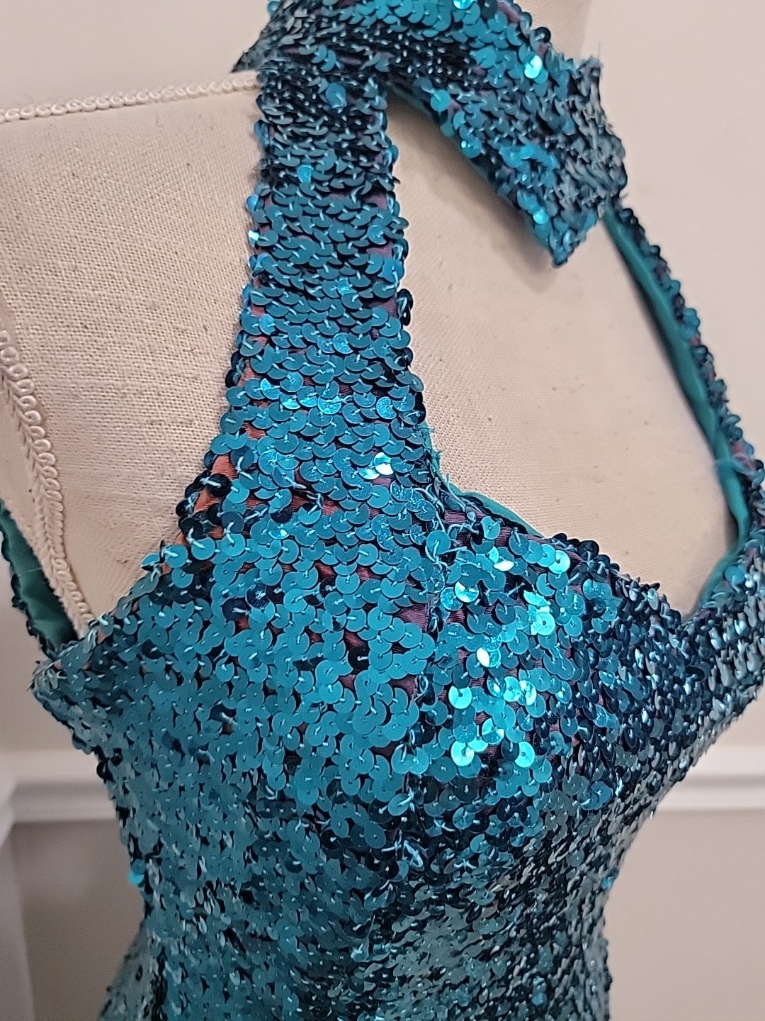 80s Turquoise Sequin Halterneck Evening Gown/Figure-Hugging Maxi Dress/ Cocktail
