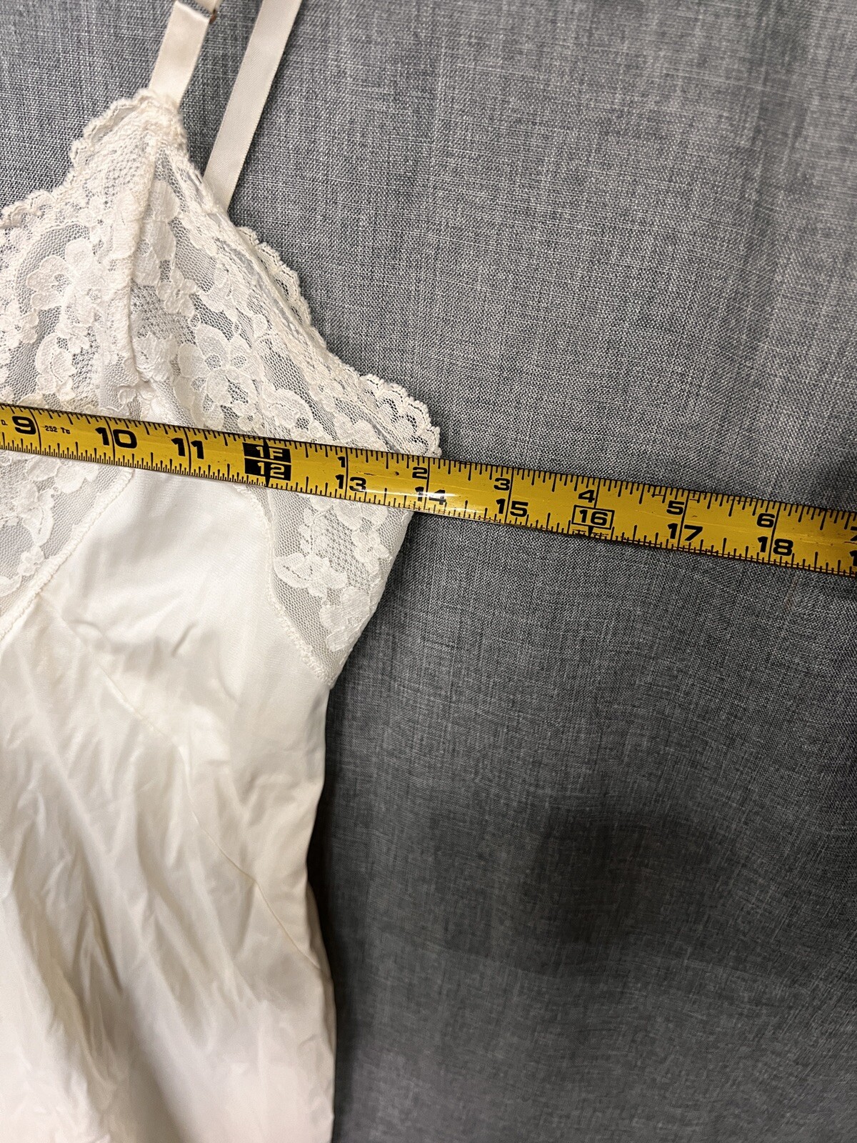 henson kickernick Size 32 Short Silk Lace Top Slip