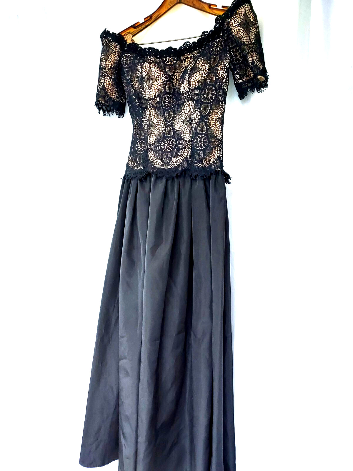80s HOUSE OF BIANCHI BOSTON BLACK TAFFETA & LACE OFF SHOULDER FORMAL sz. M-L