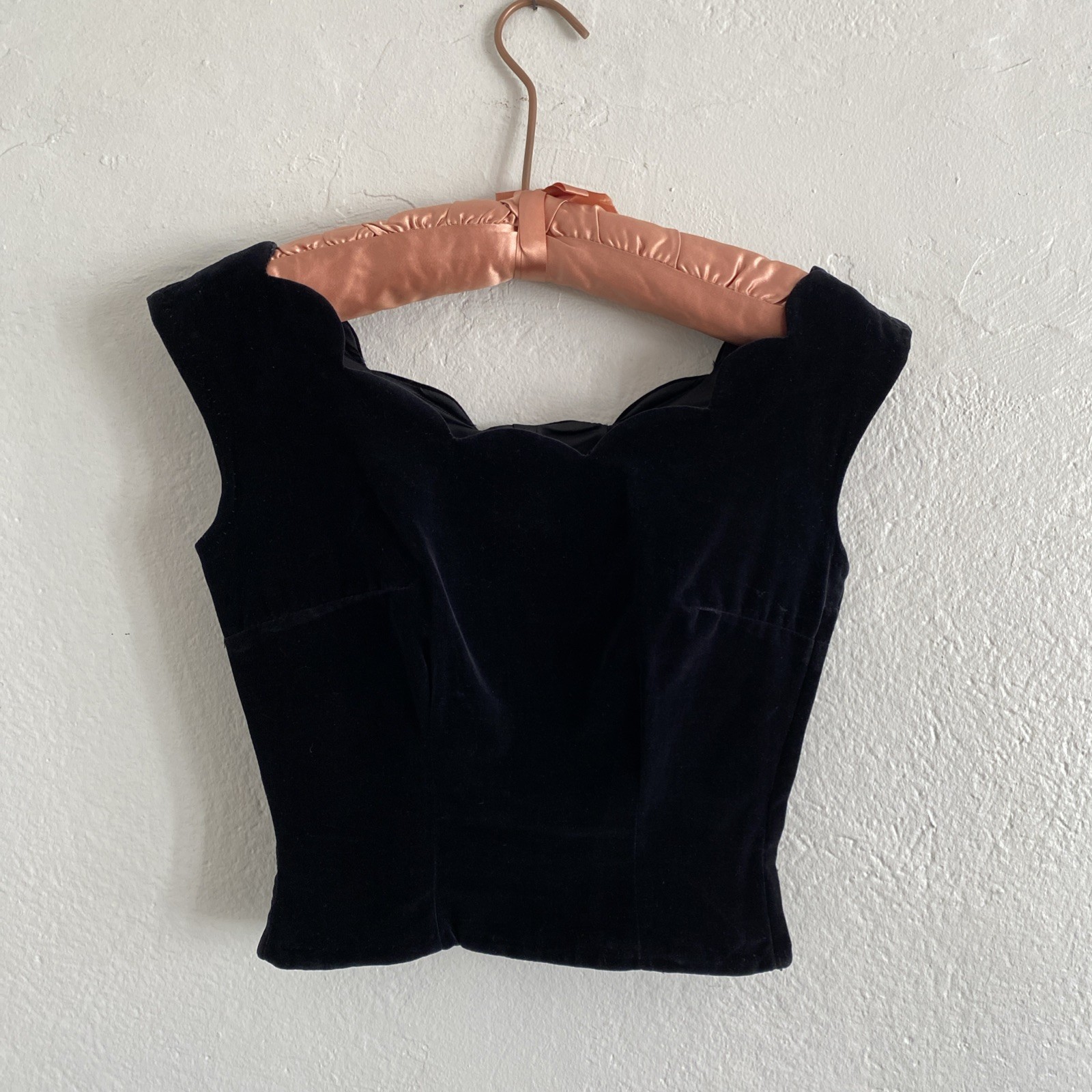 Vintage 40s Black Velvet Scalloped Corset Top Side Zipper Snatched Waist Sz XS