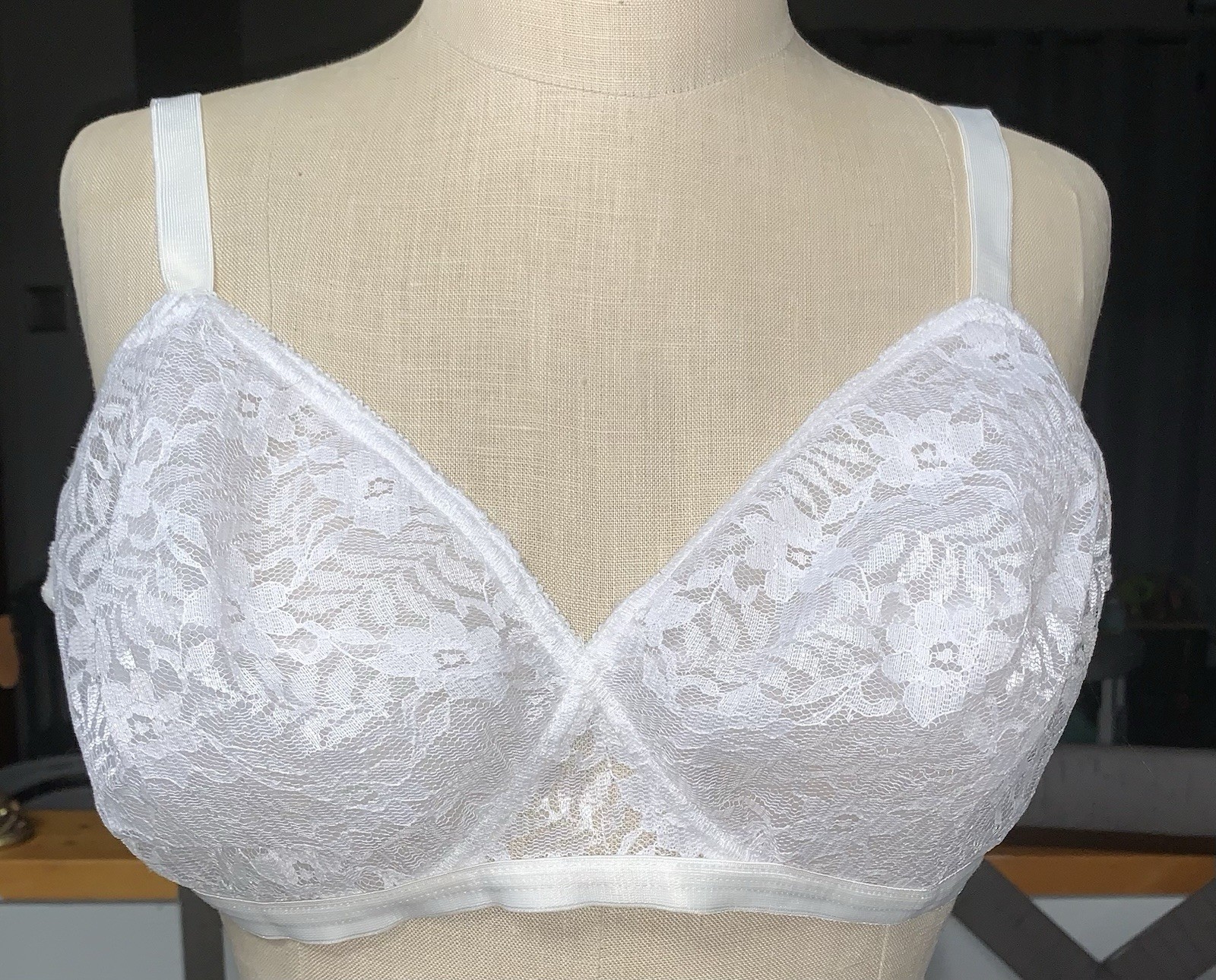 A2 NOS 1722 WALMART SIMPLY BASIC 42C CLASSIC WHITE MODEST PROMO BRA GRANNY LACE
